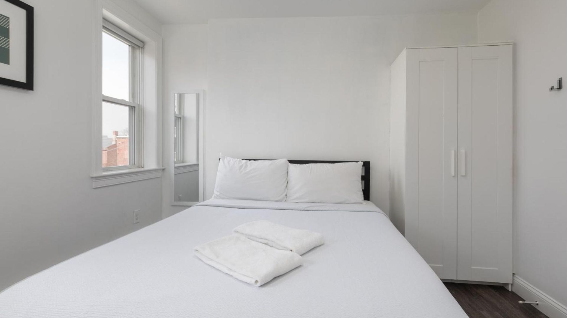 Apartment Quarters On Dot By Thatch *