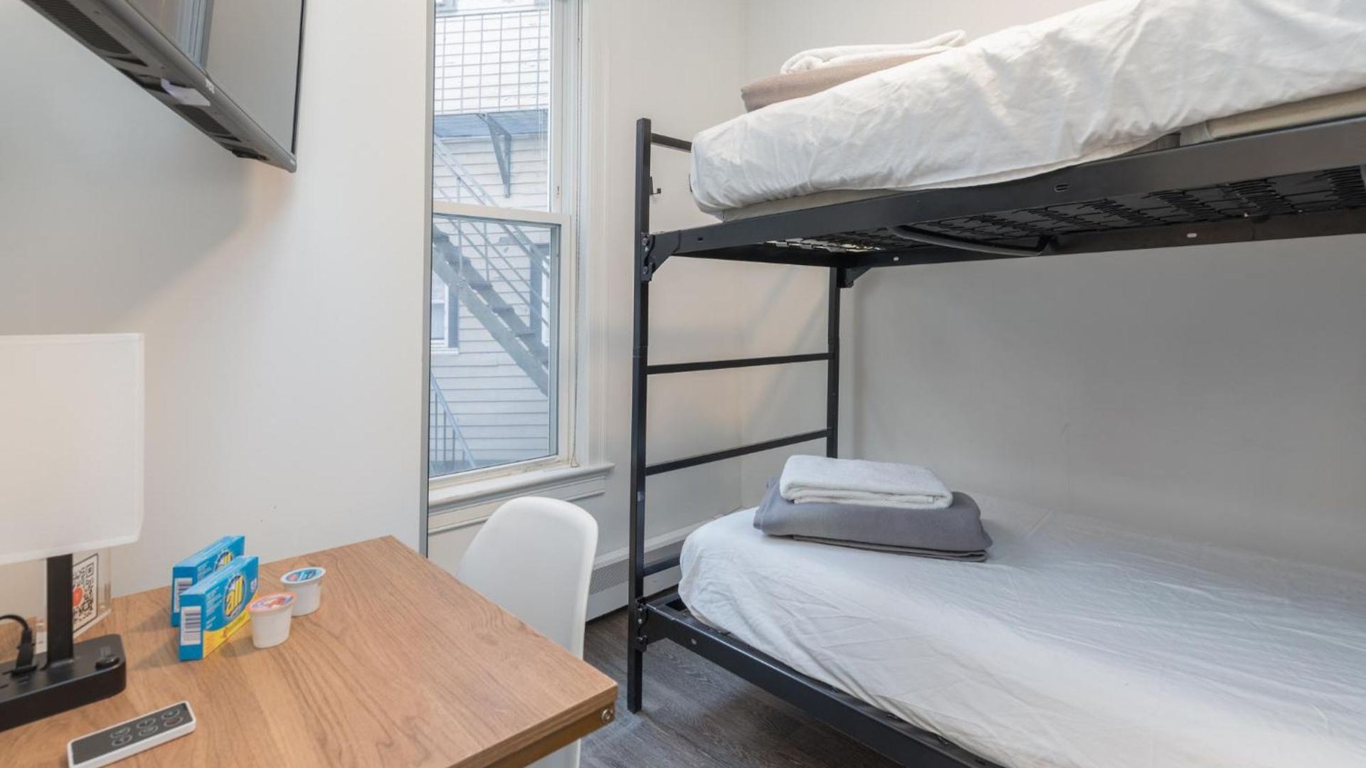 Apartment Quarters On Dot By Thatch
