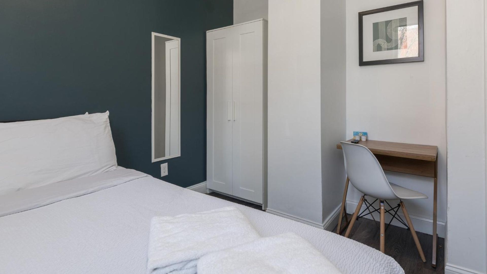 Apartment Quarters On Dot By Thatch