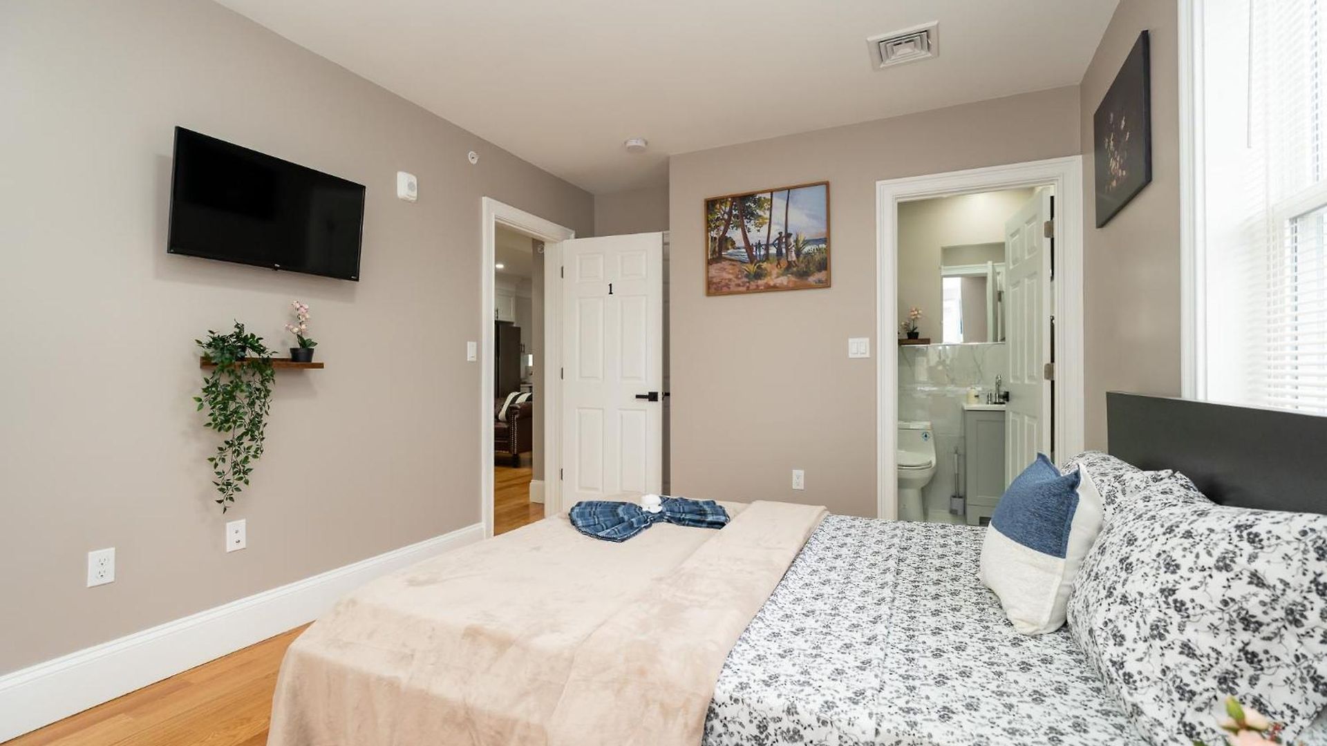 Pet-friendly Modern 3br 1st-floor - Easy Franklin Park & Red Line Access 5581