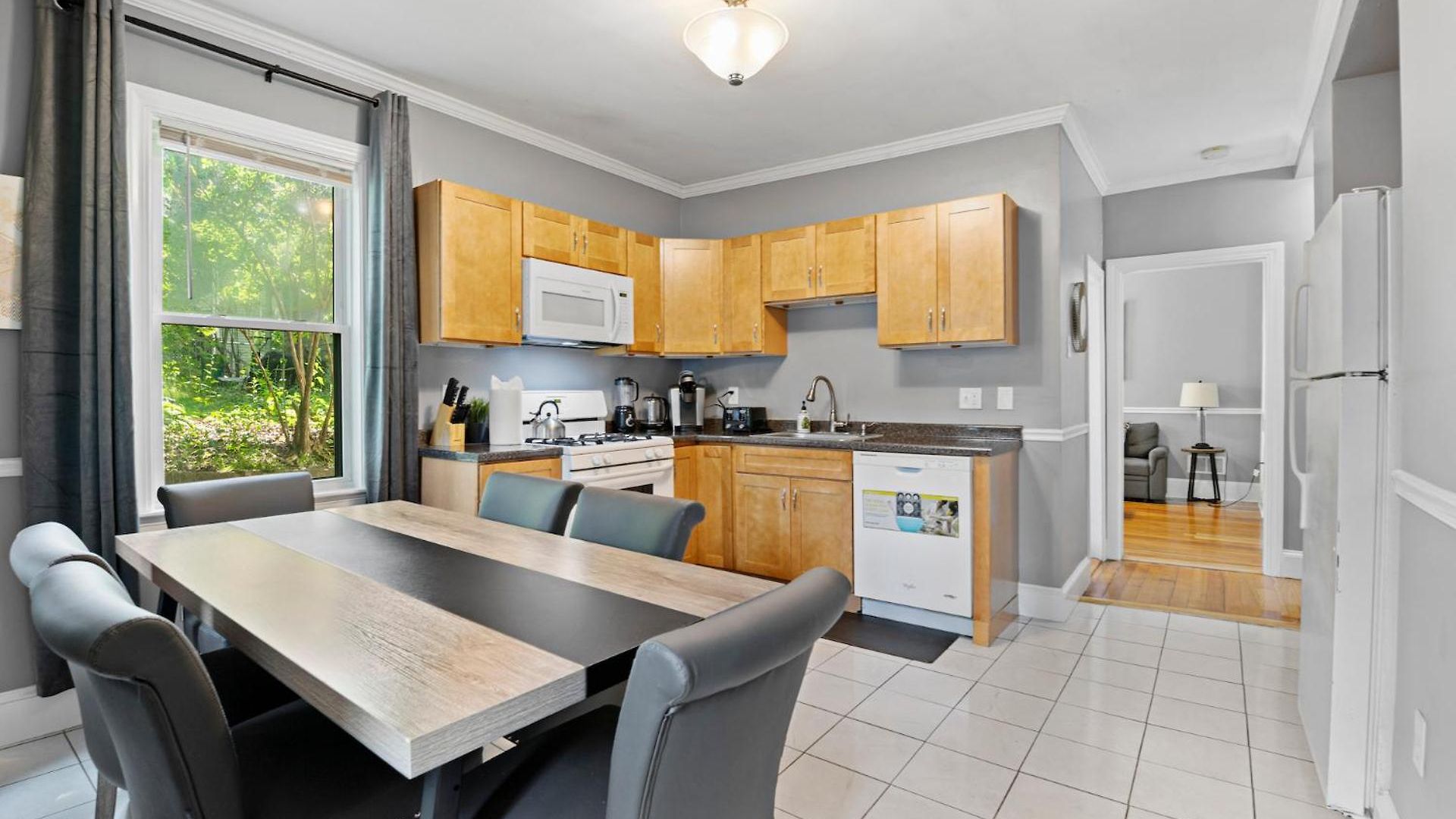 Spacious Near Ashmont Apartment Boston