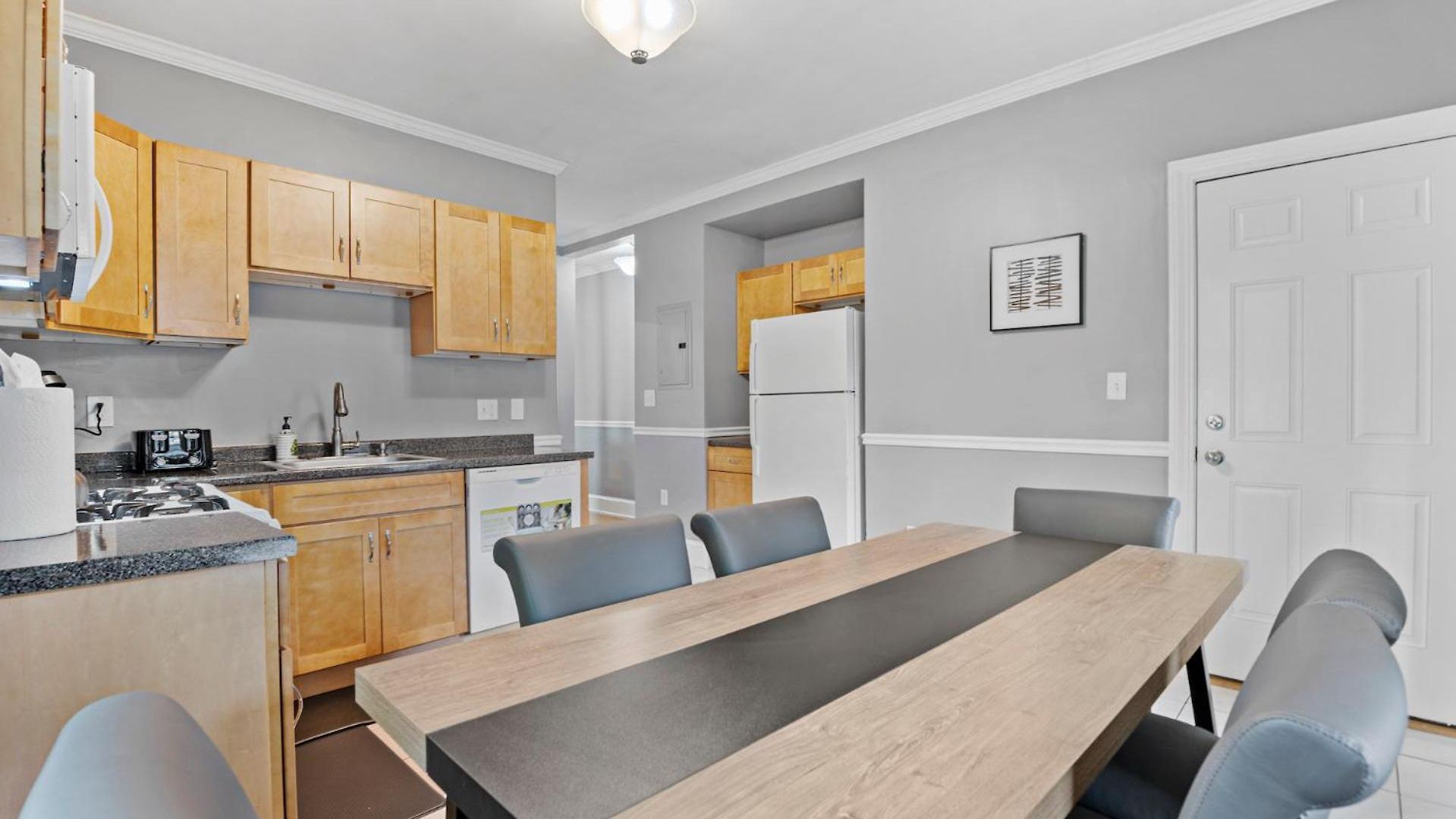 Apartment Spacious Near Ashmont *