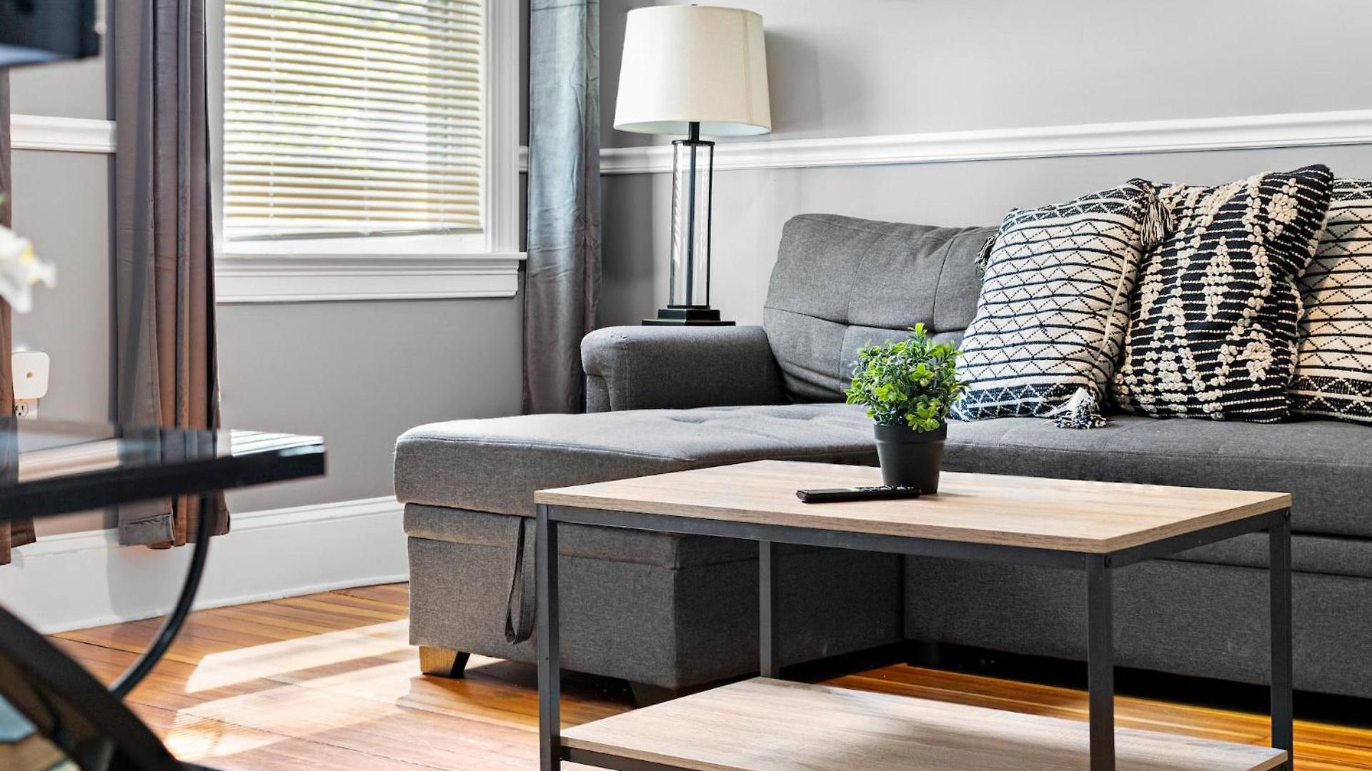 Spacious Near Ashmont Apartment