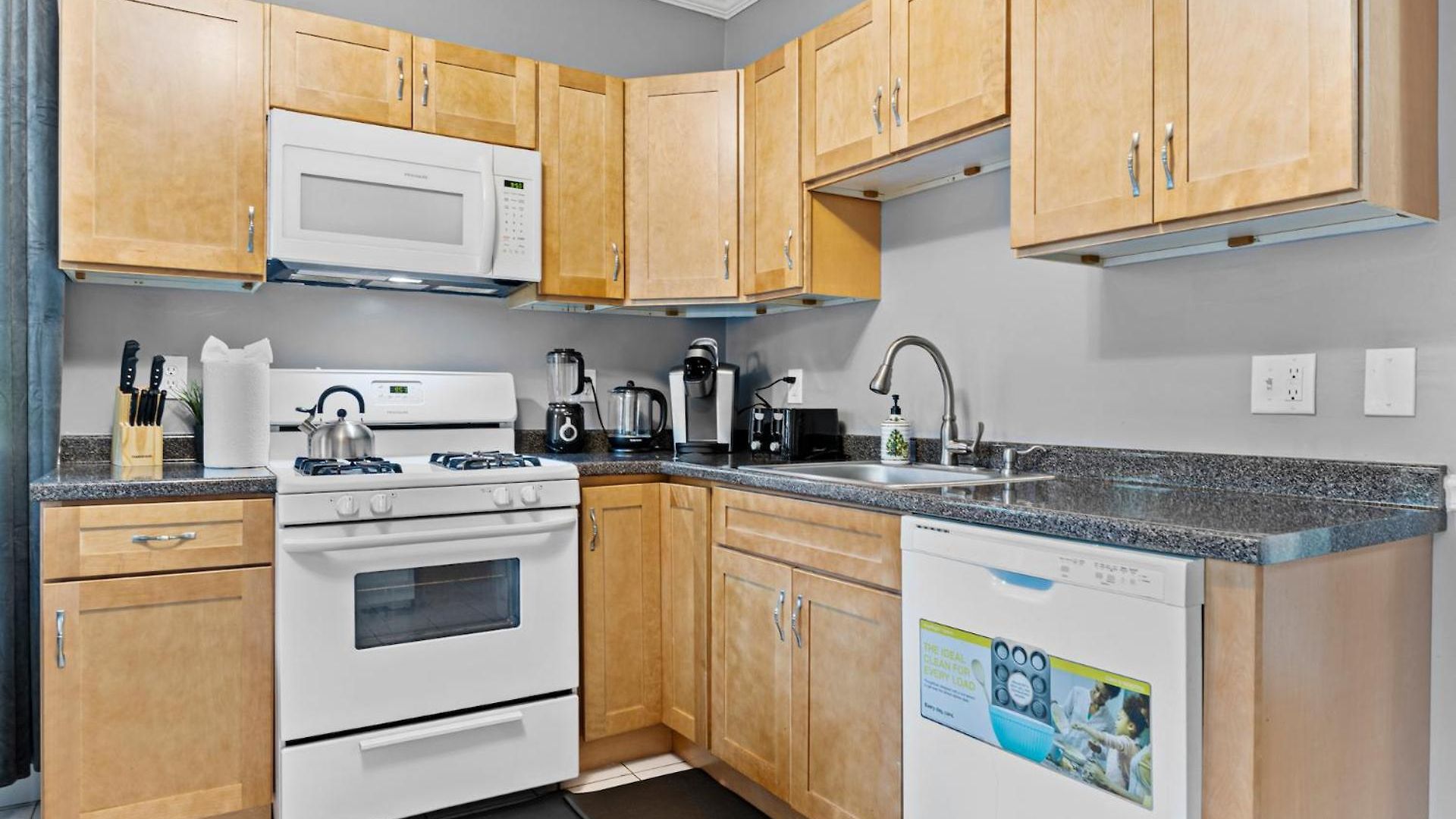 Apartment Spacious Near Ashmont