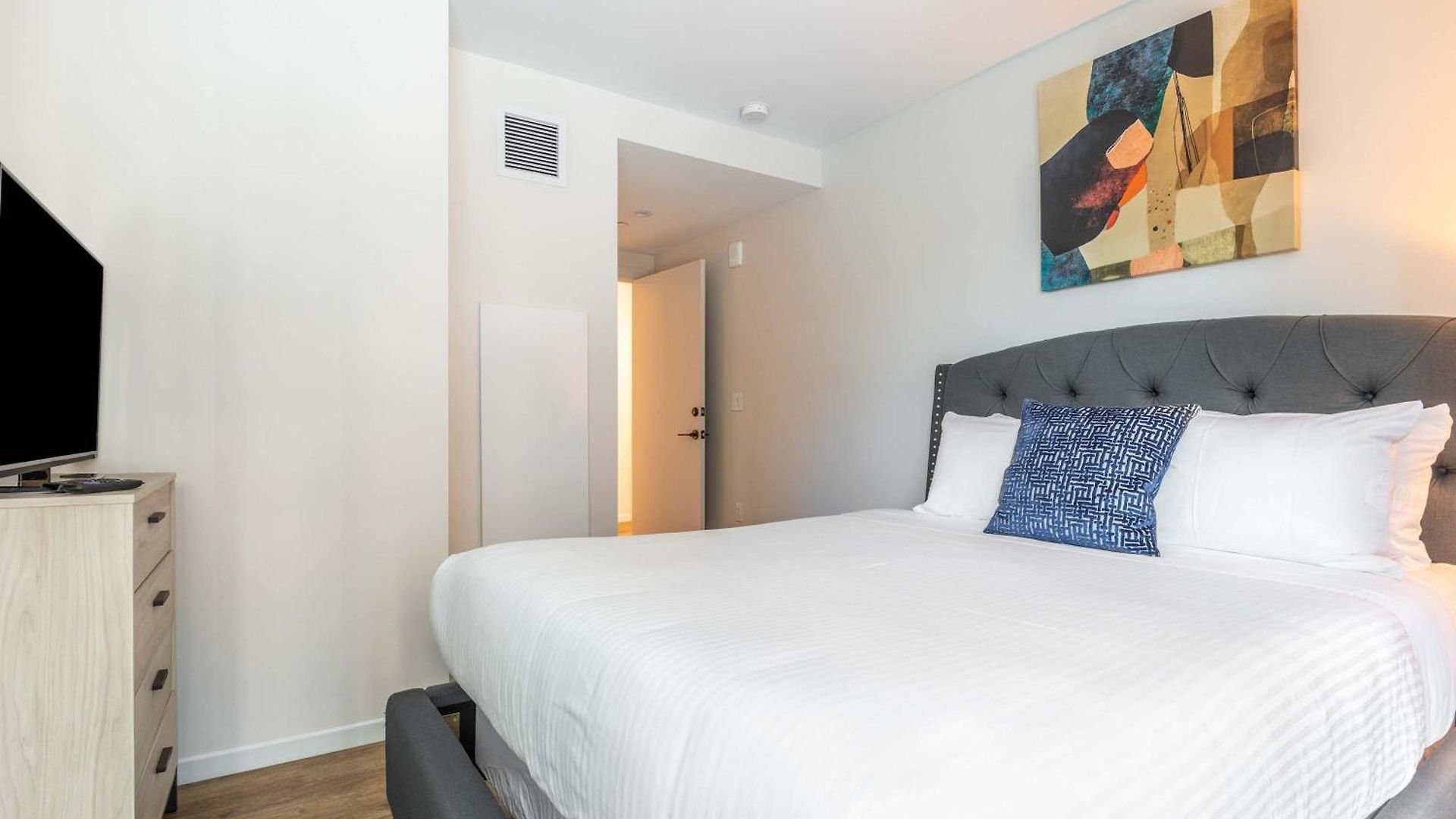 Full Private Downtown Seaport Apartment *