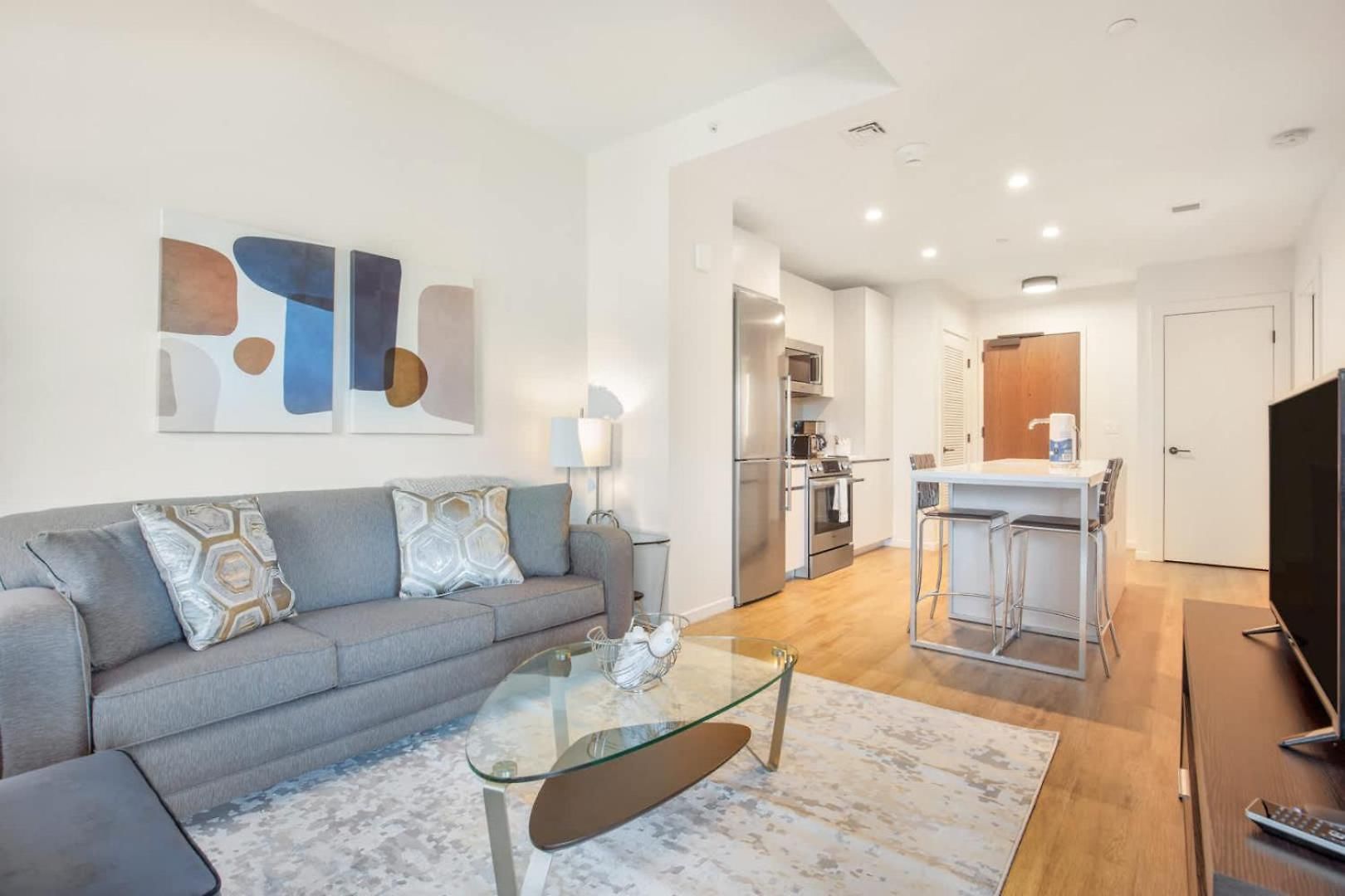 Spacious Full Kitchen In Seaport *