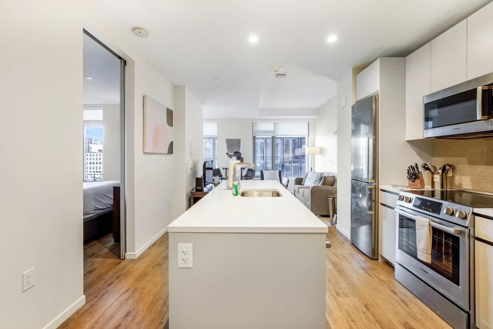 Spacious Full Kitchen In Seaport Apartment *