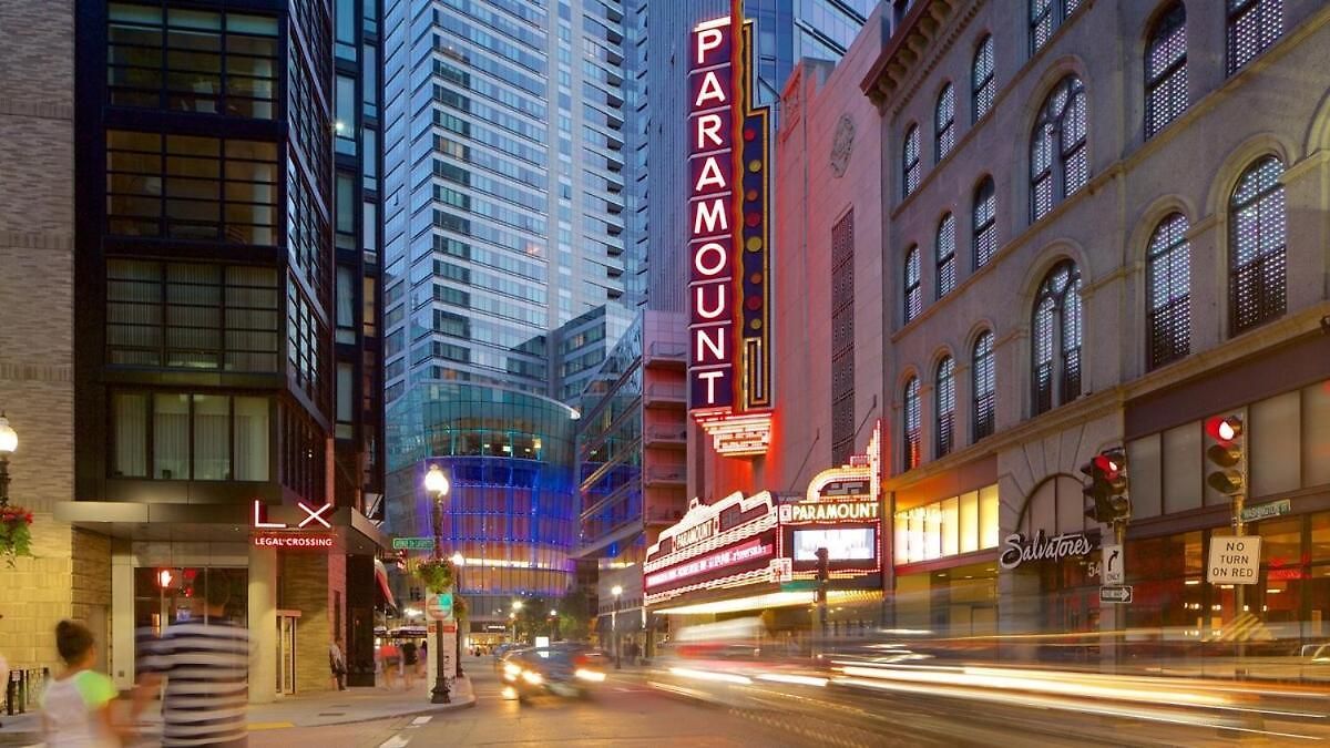 Downtown Location Famous Nightlife Chinatown With Bed Full Of Promises! * Boston