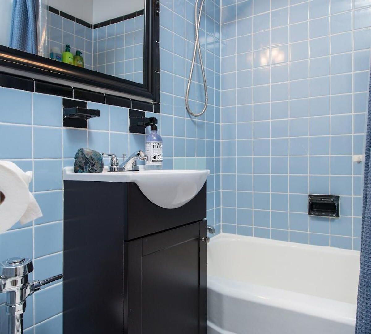 Apartment Downtown Location Famous Nightlife Chinatown With Bed Full Of Promises! Boston