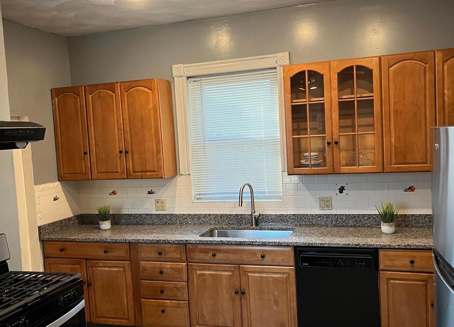 Quiet Two Bedroom In Convenient Location Apartment Boston