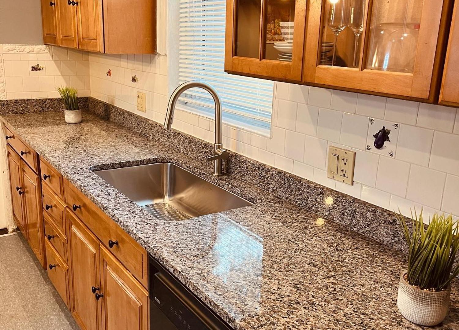 Quiet Two Bedroom In Convenient Location Boston