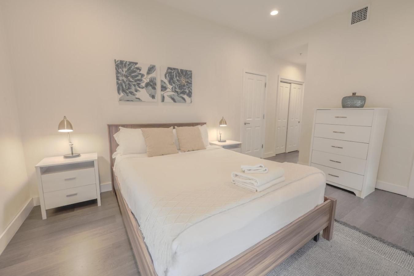 Luxury At 2br 2ba 200mbps Internet * Boston