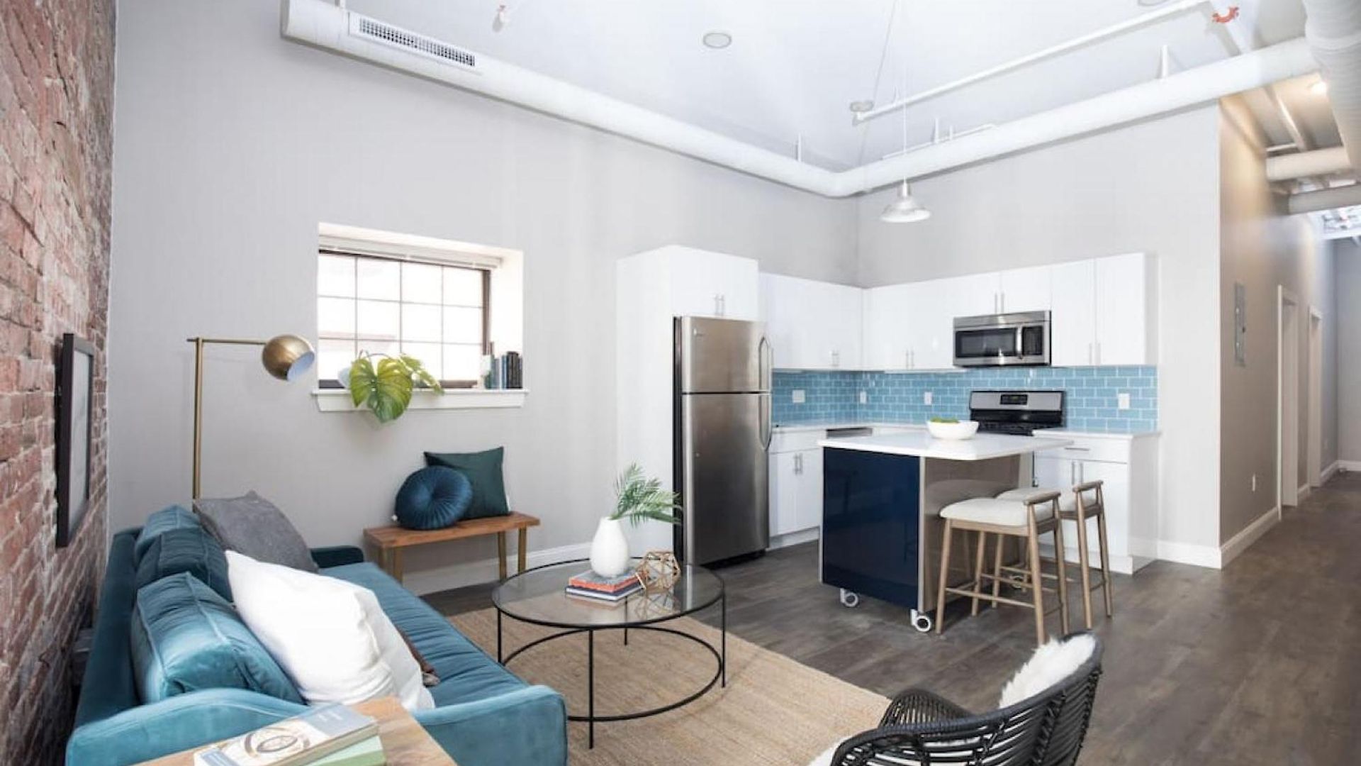 200mbps Speeds Laundry Long Apartment