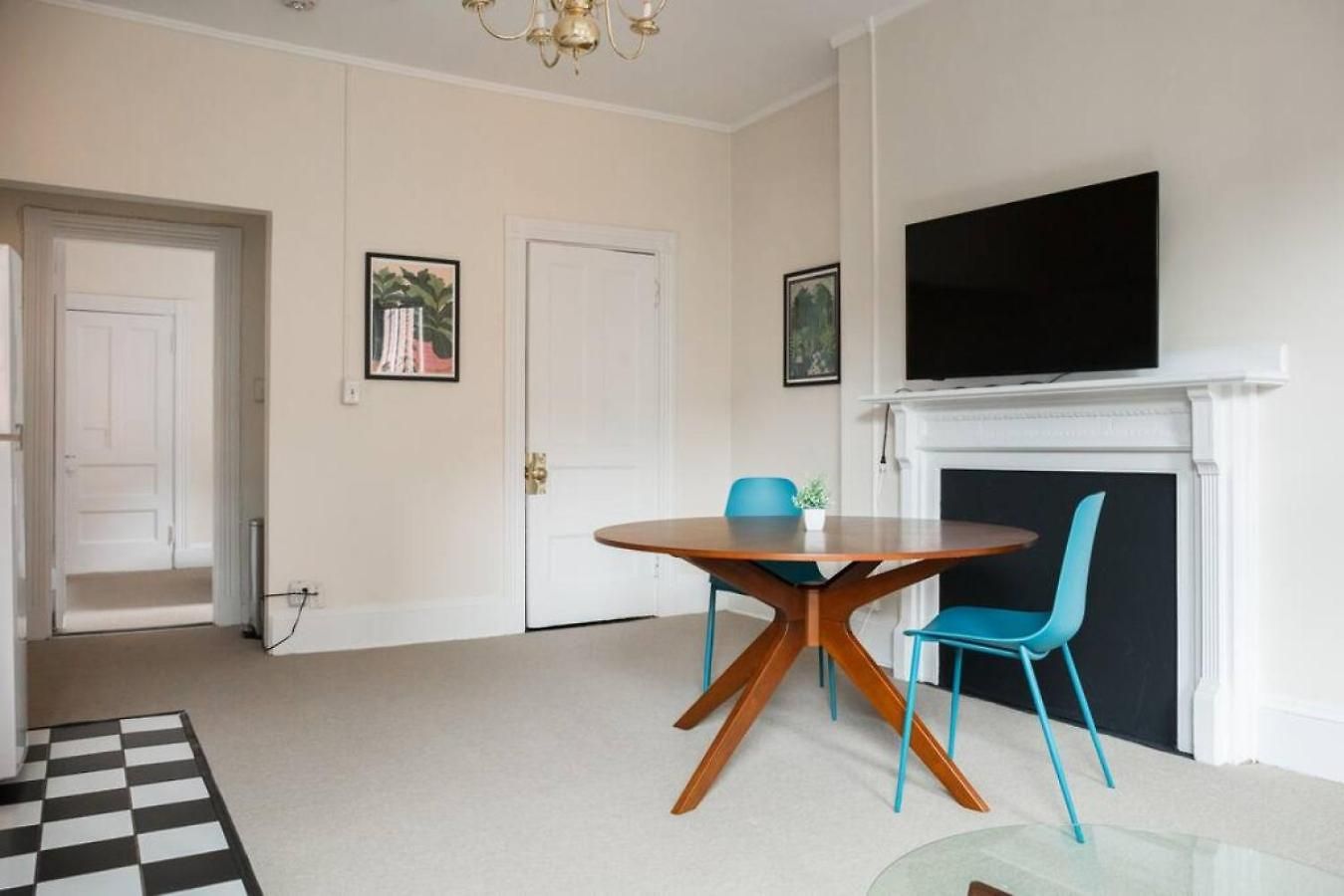 Charming 1 Bedroom Newbury Street Apartment Boston