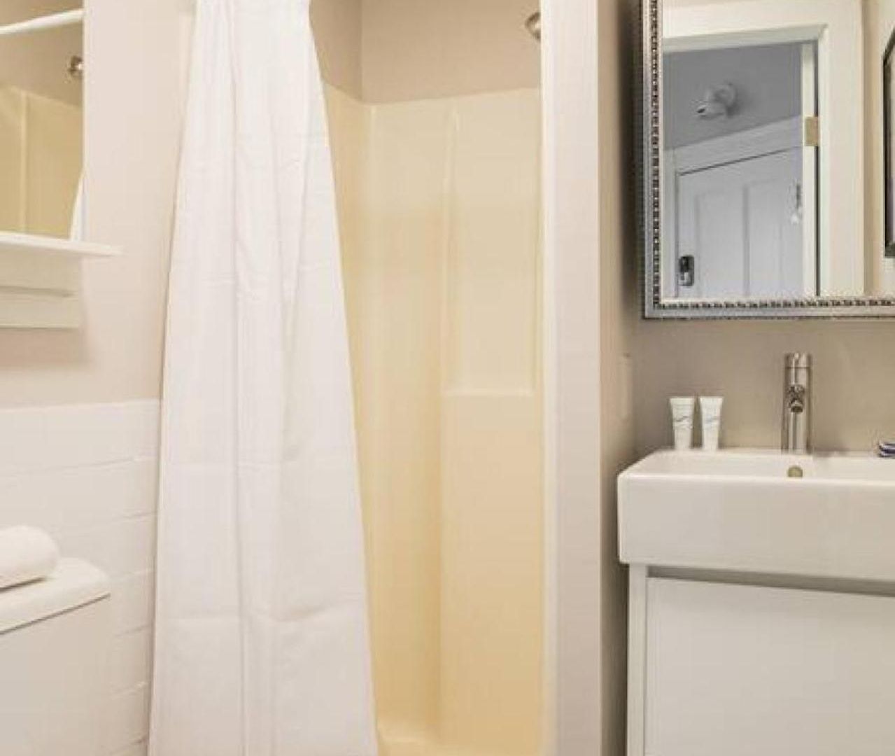 Centrally Located 1bed Newbury Street Apartment