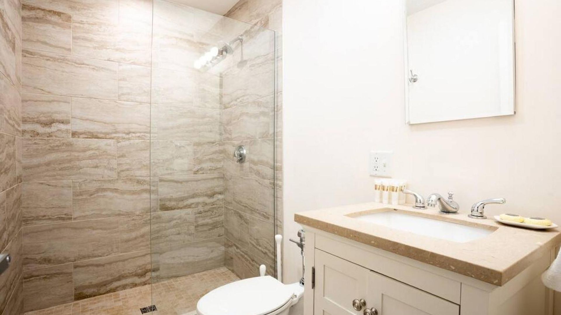 Apartment Prime Fidi L Shaped