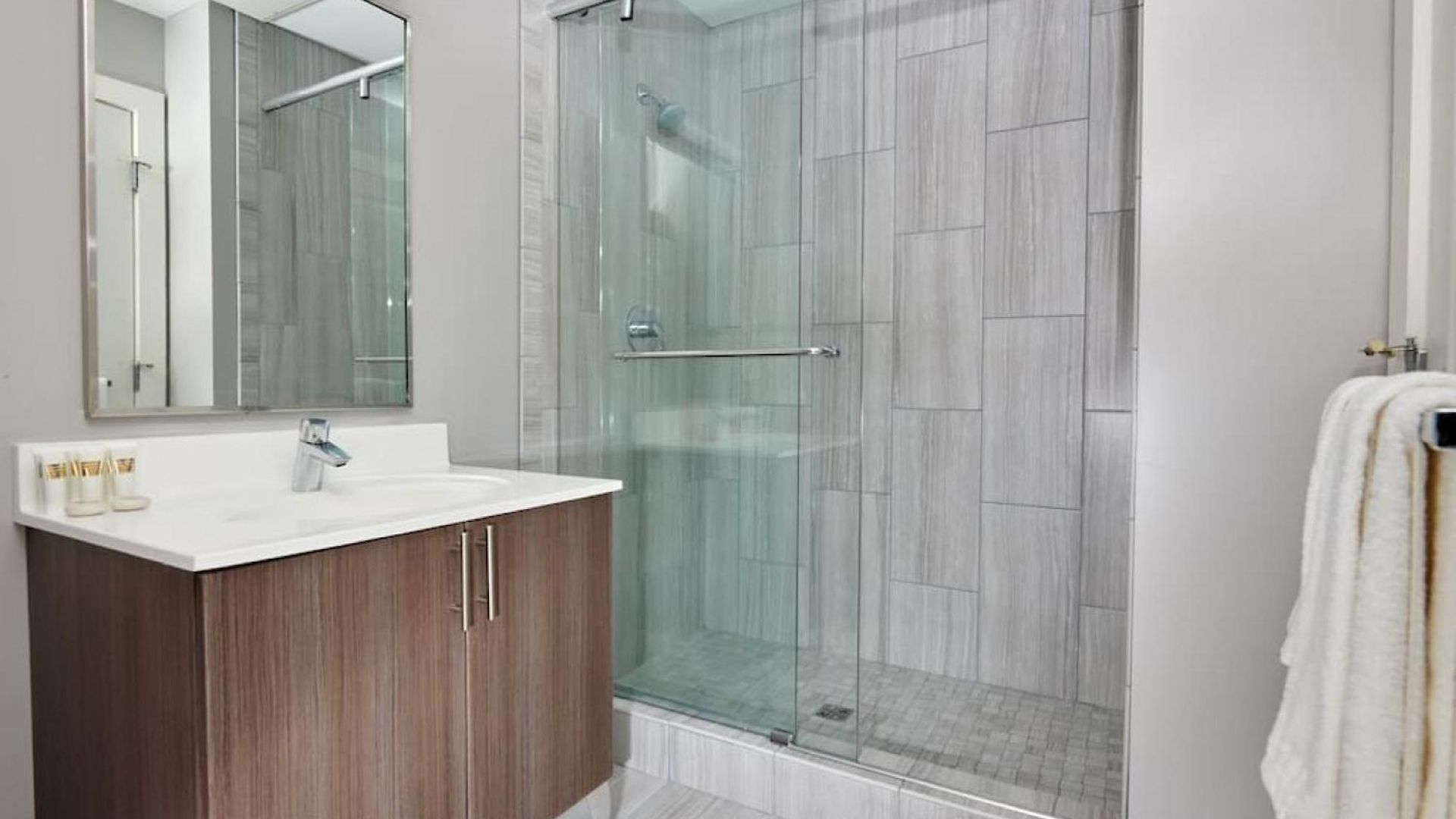 Furnished Luxury Loft Common Apartment *