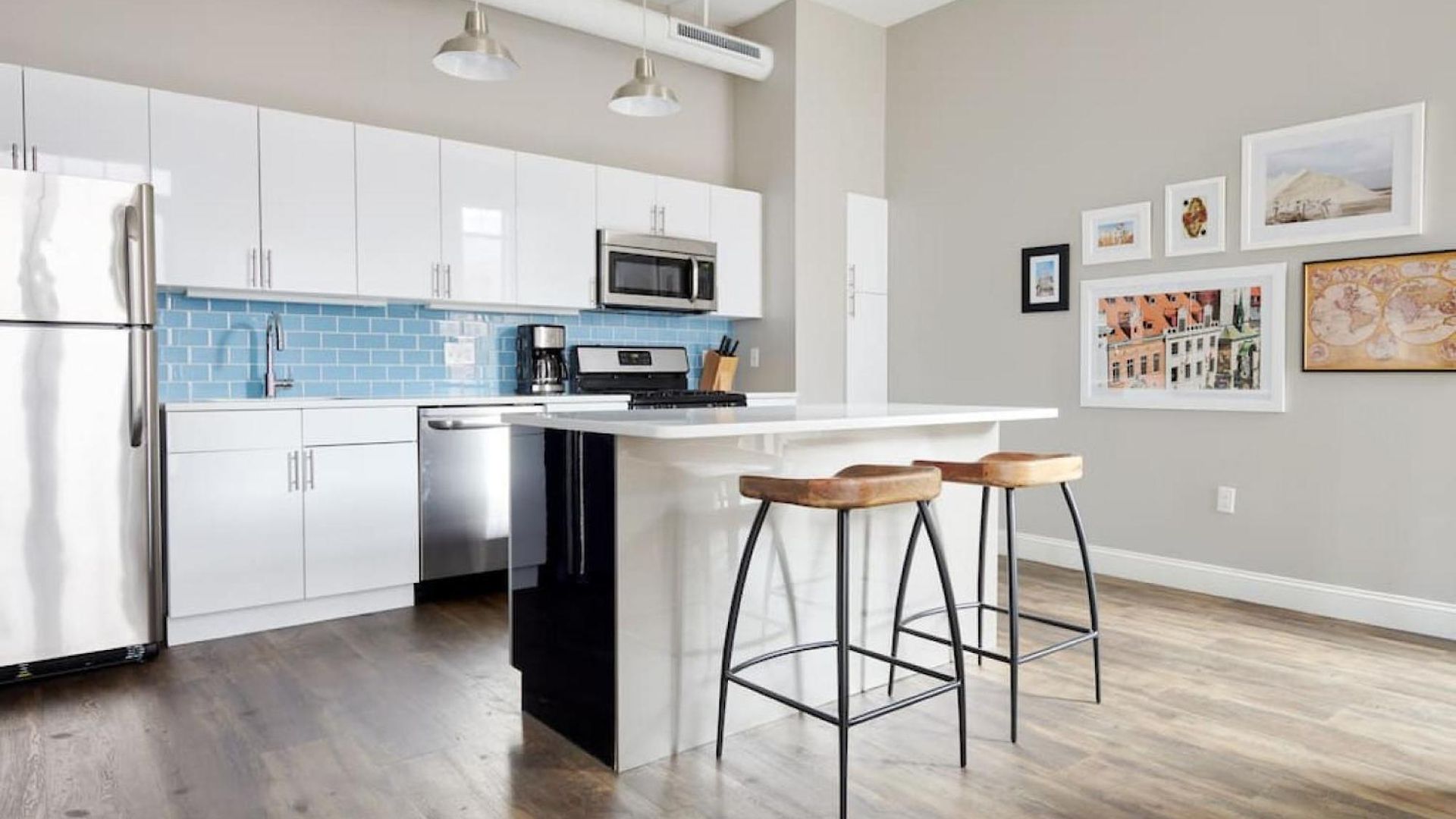 Furnished Luxury Loft Common Apartment *
