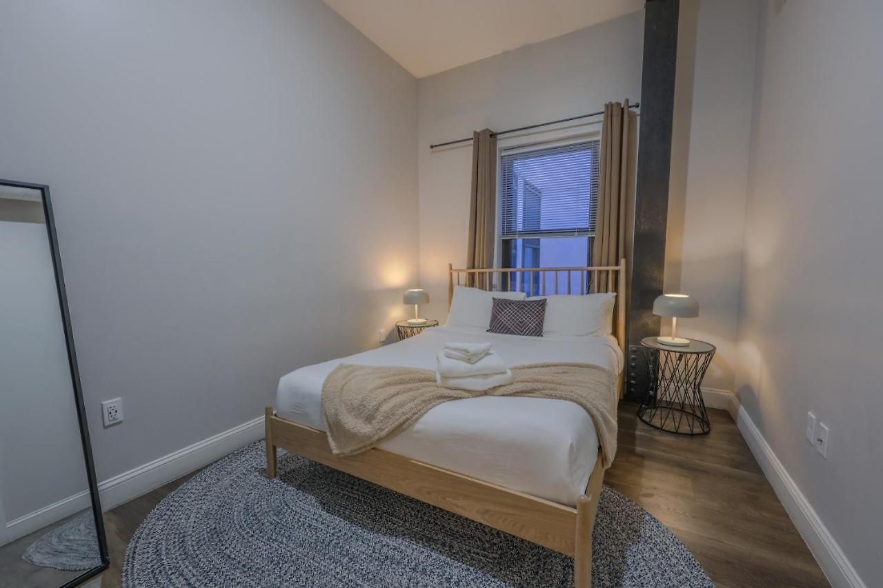 Furnished Luxury 3br, 2ba Loft *