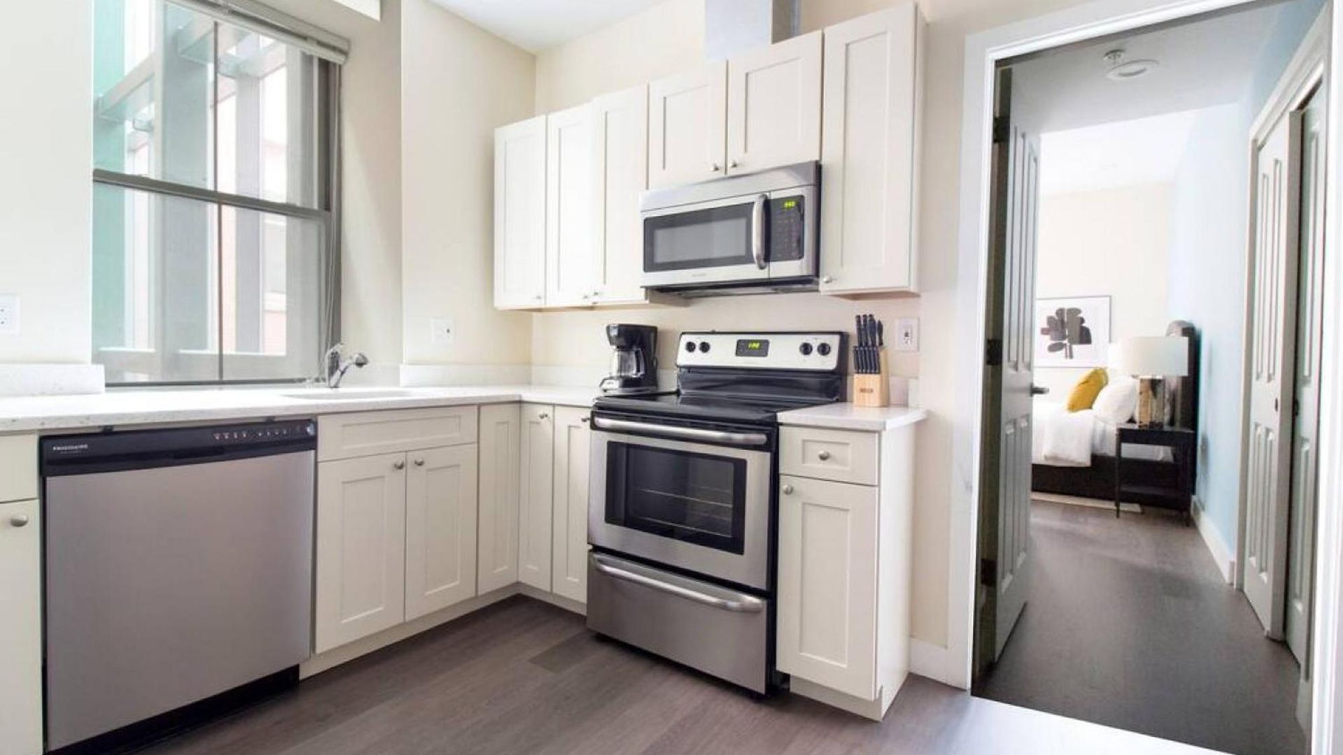 Downtown Luxury 1br Pets Welcome Washer And Dryer In Building Apartment *