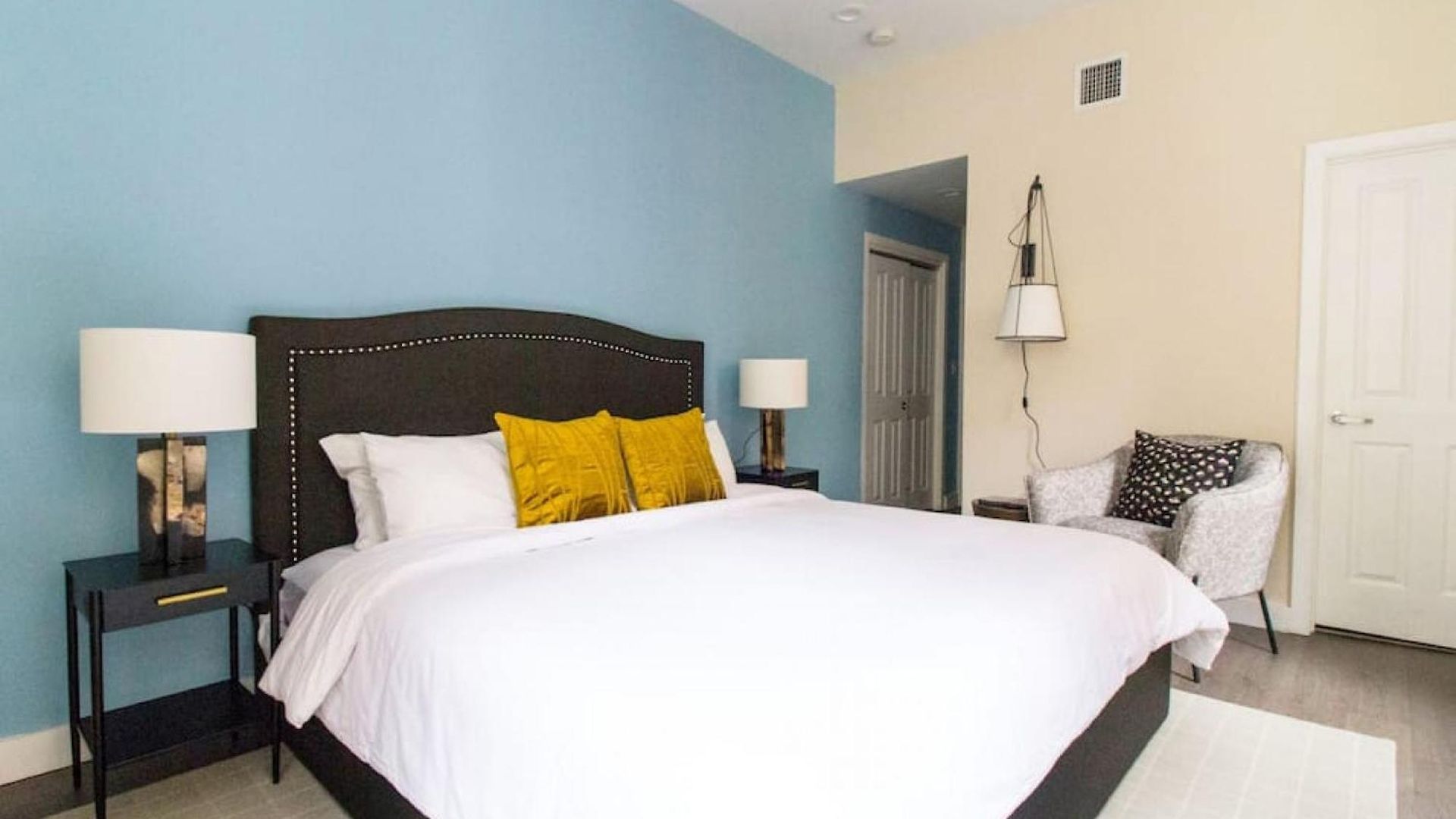 Downtown Luxury 1br Pets Welcome Washer And Dryer In Building Apartment