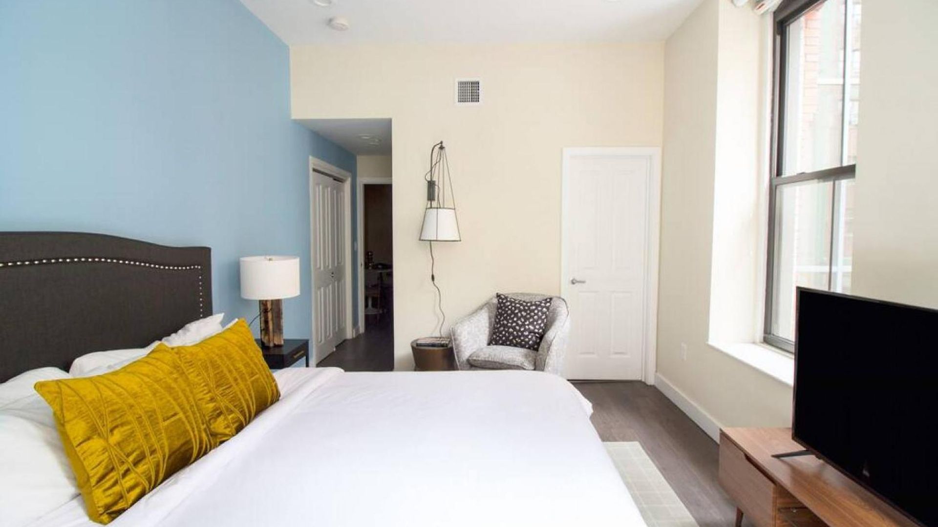 Downtown Luxury 1br Pets Welcome Washer And Dryer In Building *