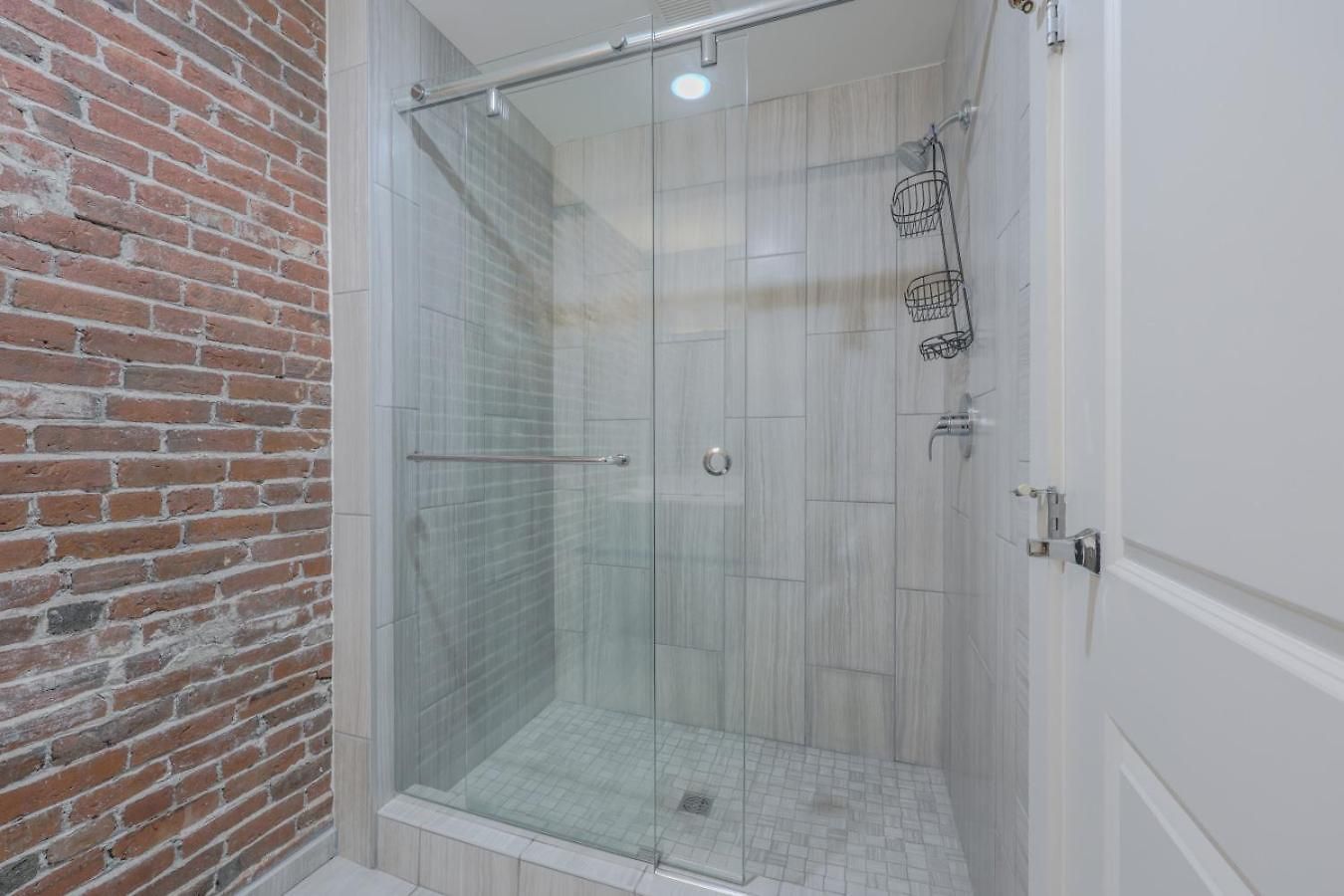 Downtown Luxury Students Welcome Washer And Dryer Apartment