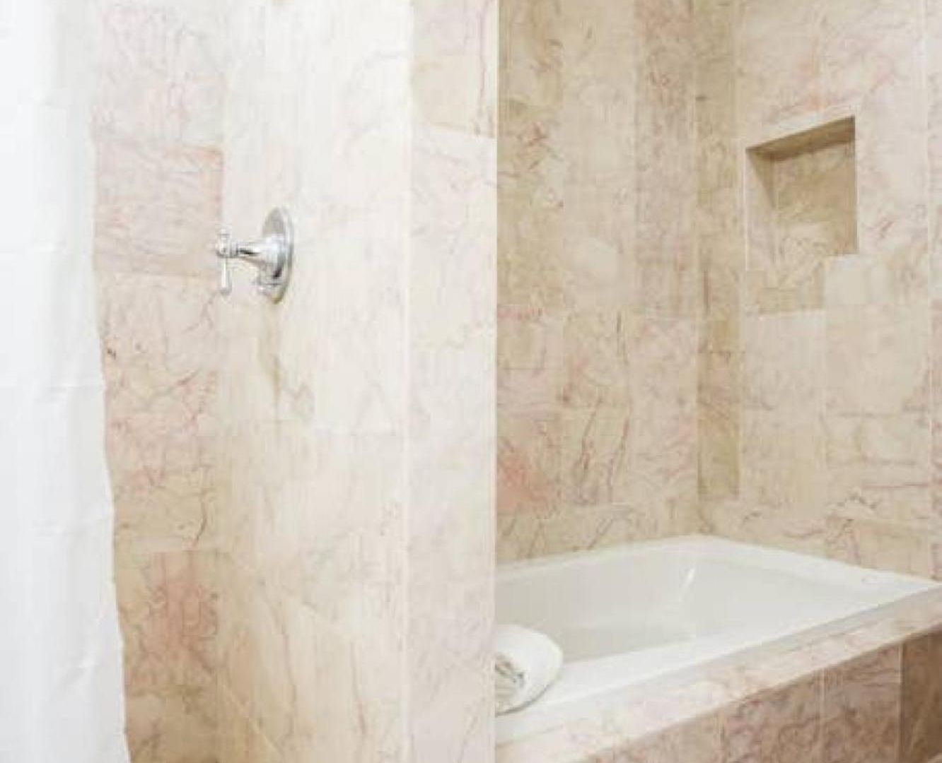 Apartment Classic Furnished 1br In Fenway In Brownstone Bldg