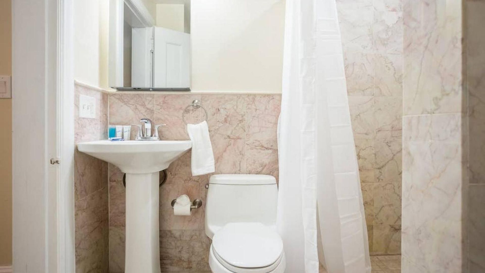 Apartment Classic Furnished 1br In Fenway In Brownstone Bldg *