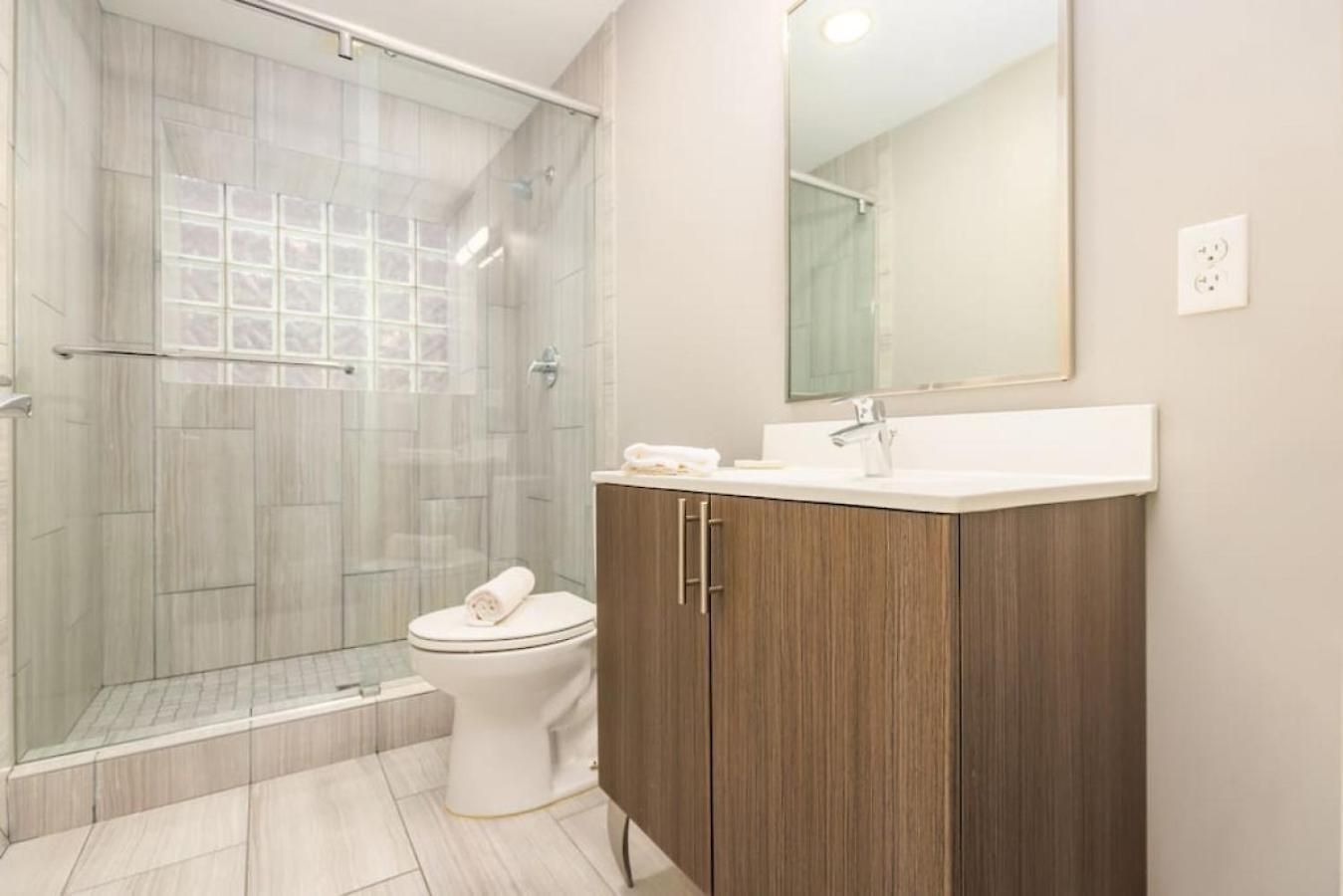 Designer Lux 4 Bed Loft Steps To The State House