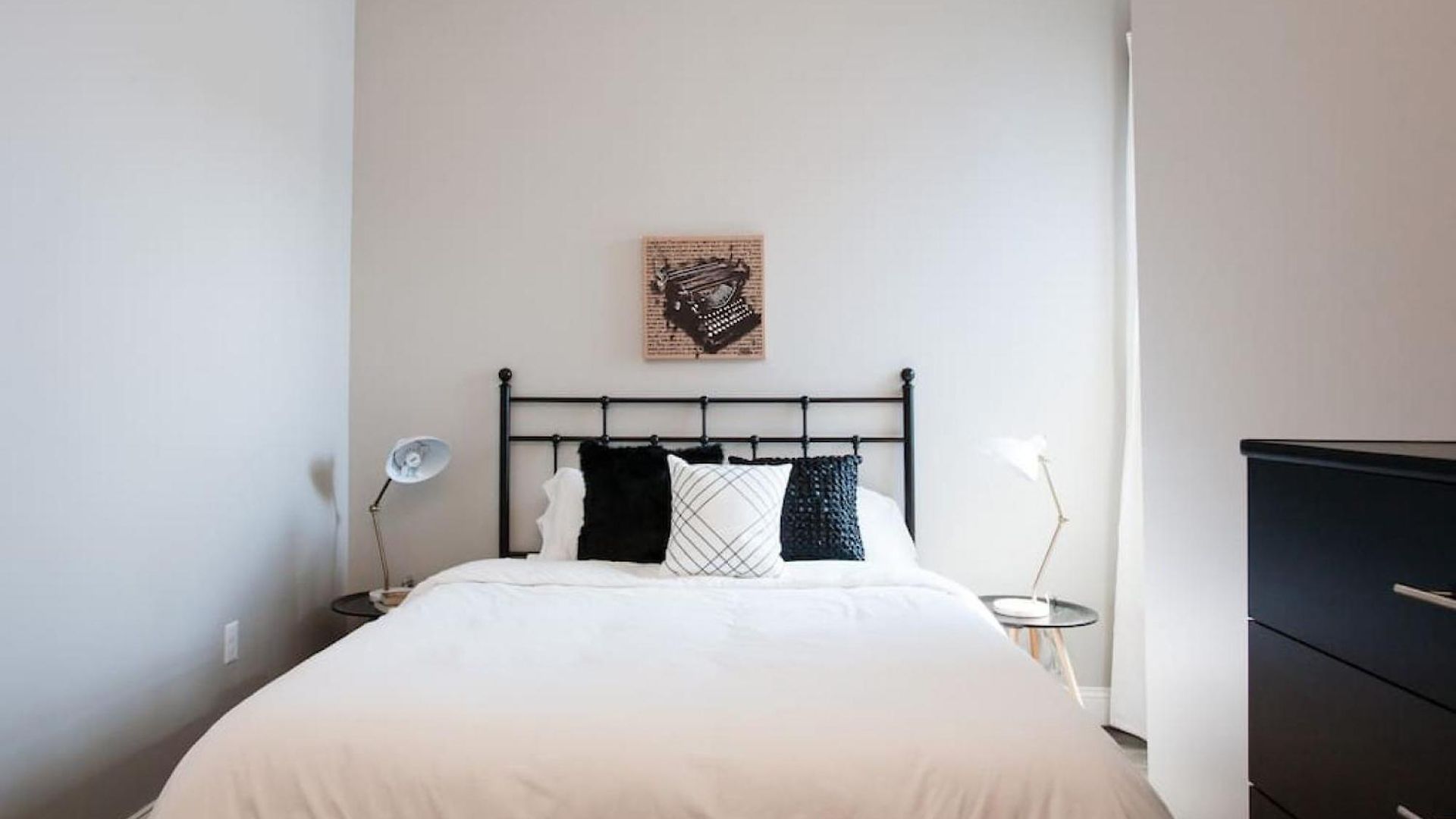 Centrally Located Luxurious Loft Walk Anywhere *