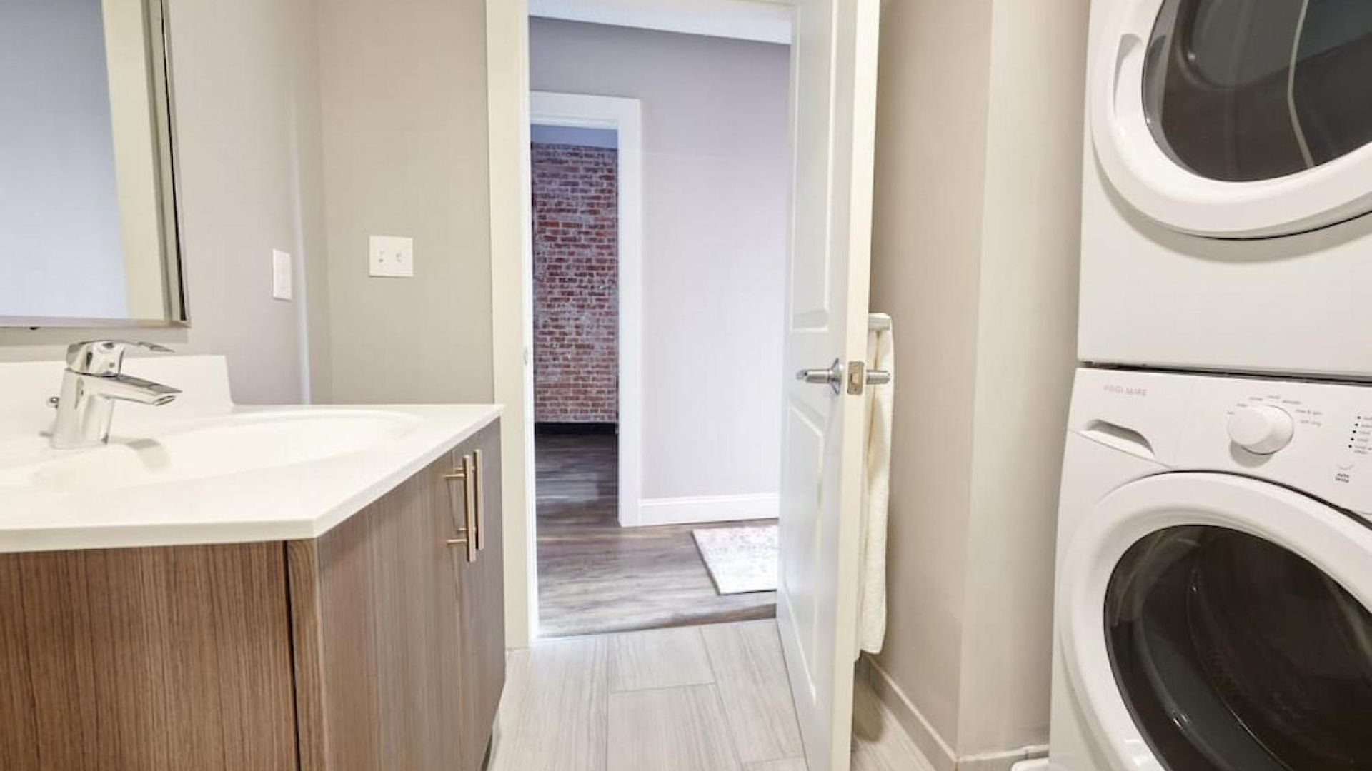 Pet Friendly 3 Bed 2 Bath Steps To Beacon Hill *