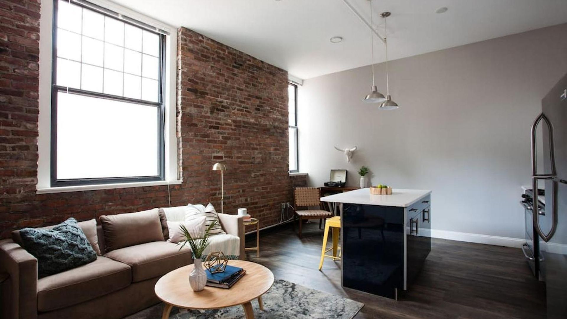 Centrally Located Luxurious Loft Walk Anywhere Apartment