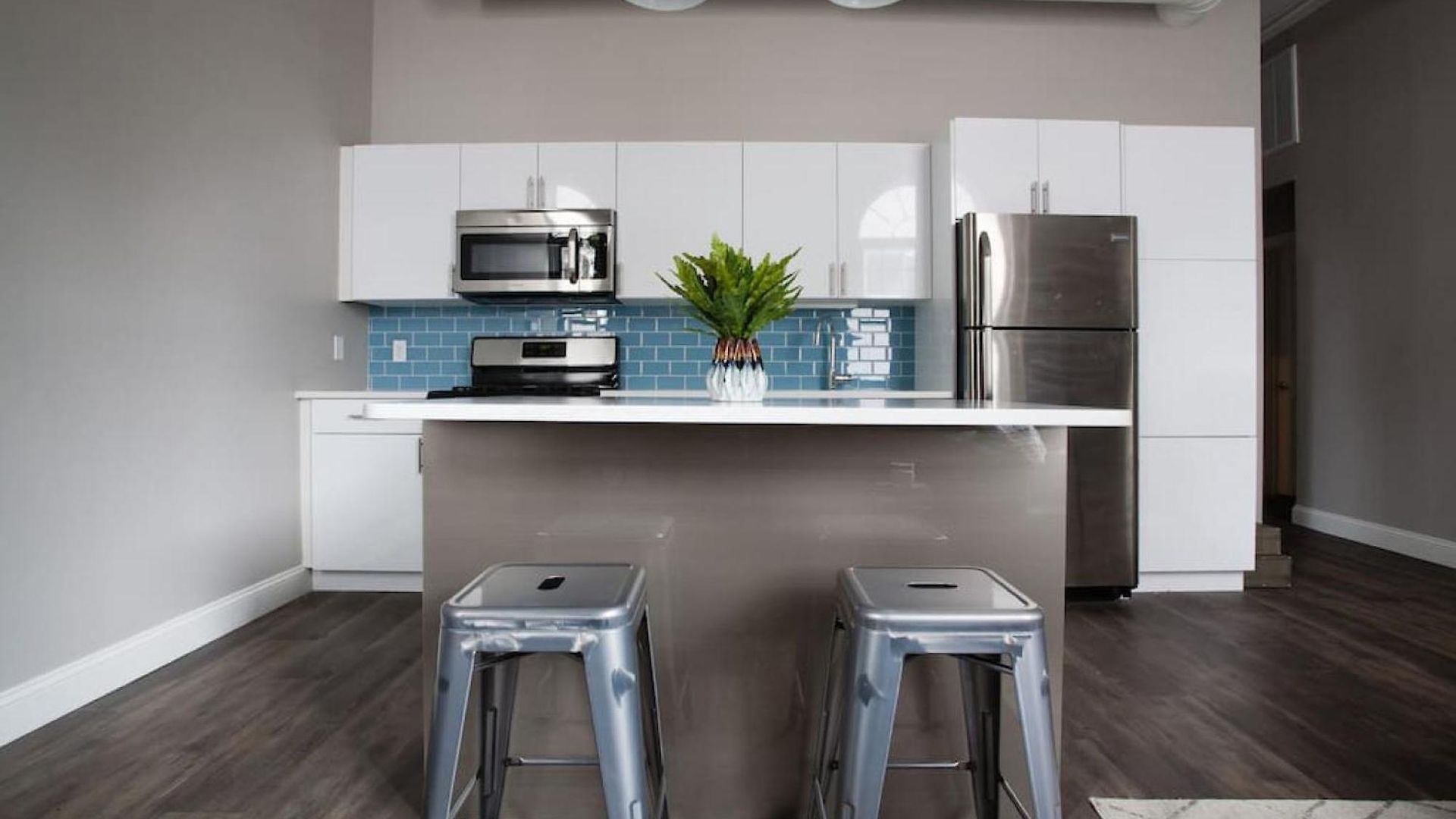4 Bed Loft Steps To Common Beacon Hill Apartment