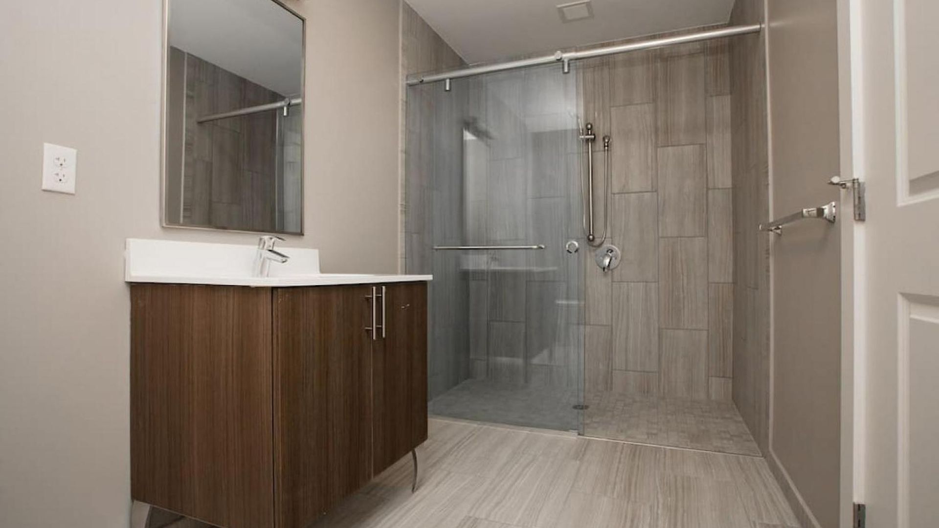 4 Bed Loft Steps To Common Beacon Hill Apartment *