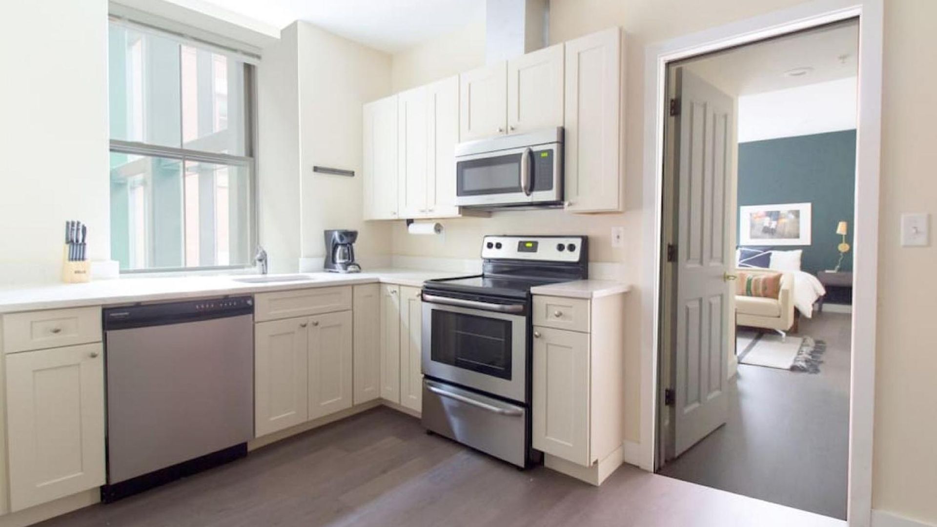Apartment Downtown 1br Keyless Entry Fast Wifi