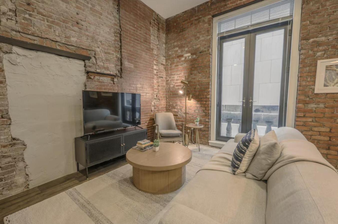 Apartment Downtown Designer Keyless Washer And Dryer Boston