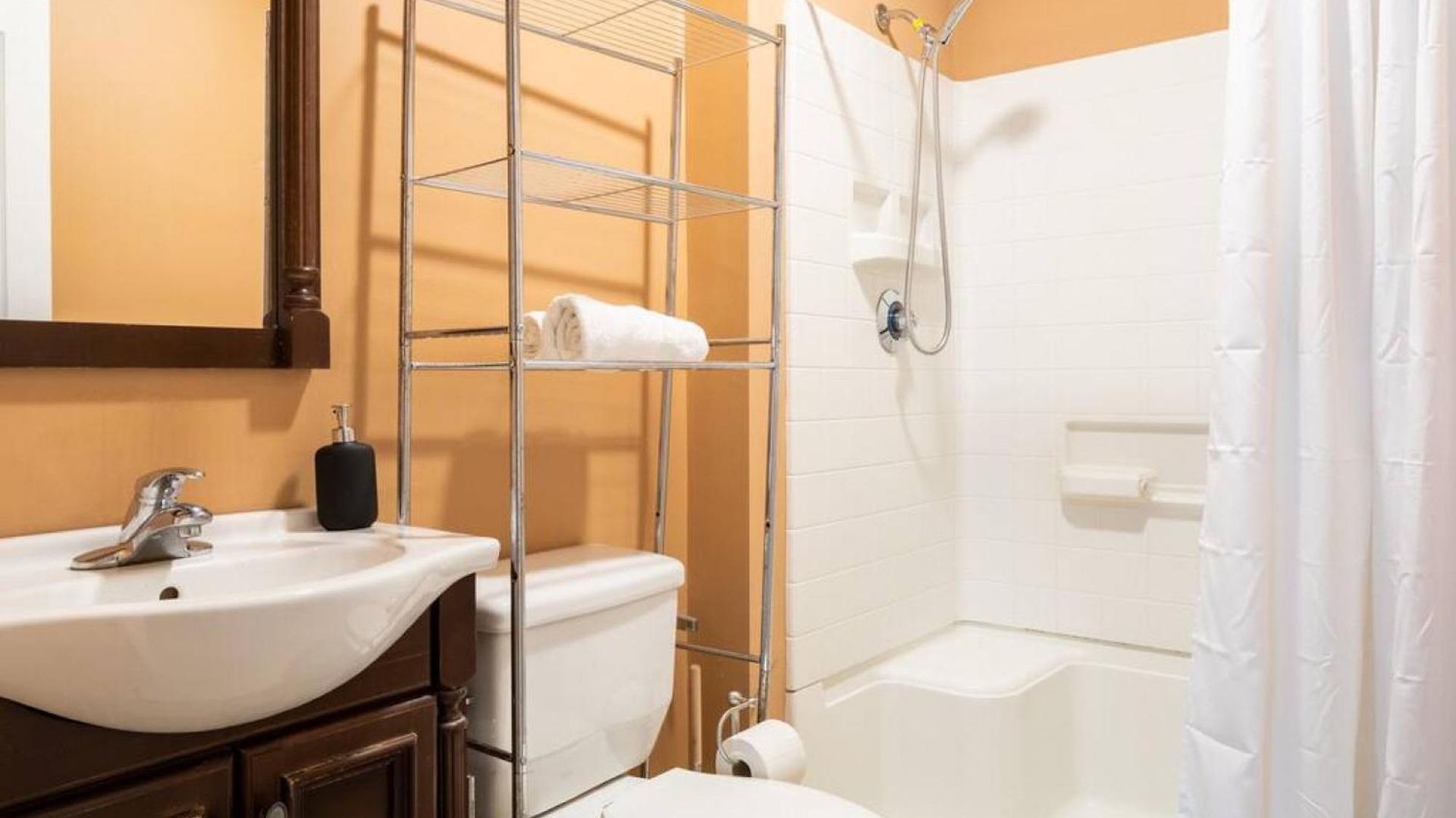 Apartment Large Ceilings Centrally Located 4bed 2bath Boston