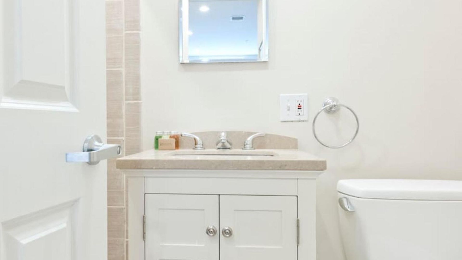 Simple 1br Financial District Keyless Entry *