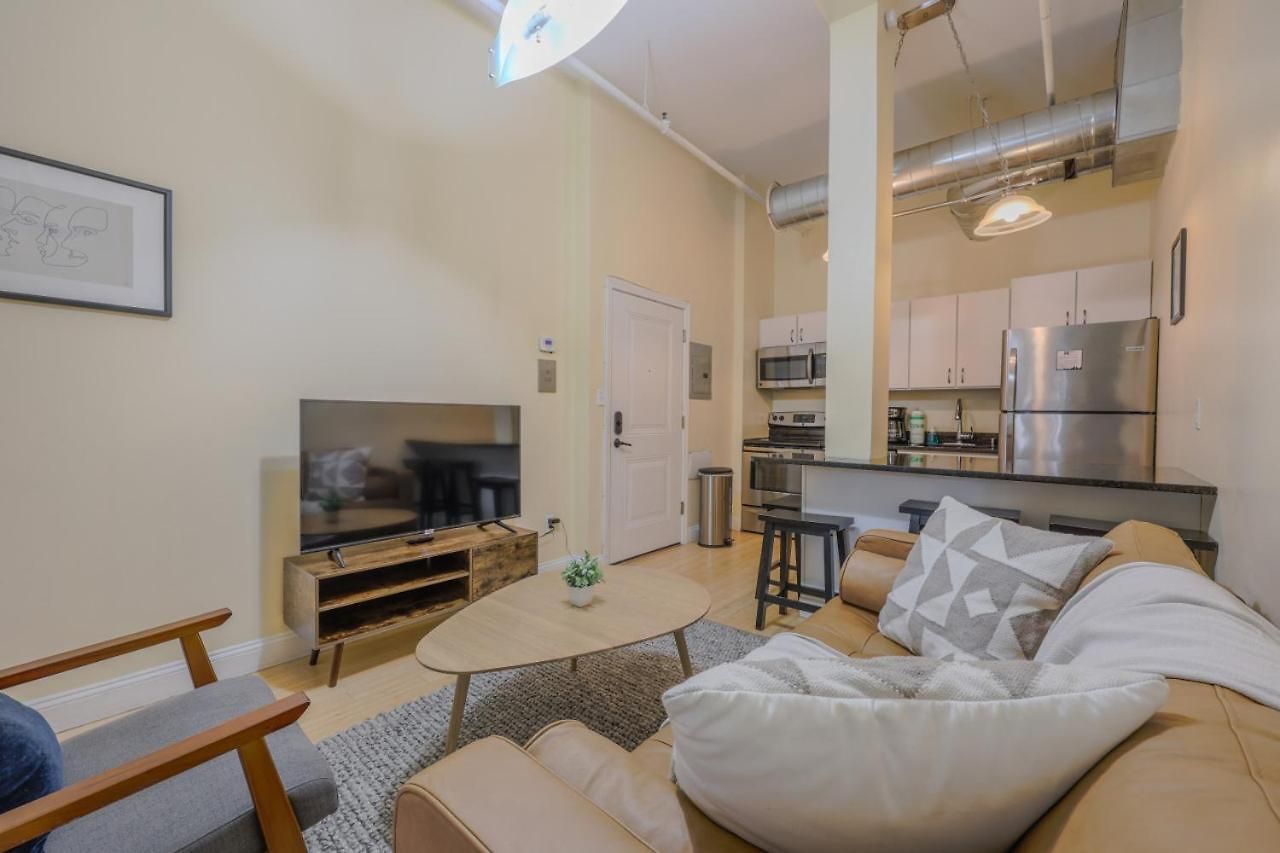 Almost There 4bed 2bath In Downtown *