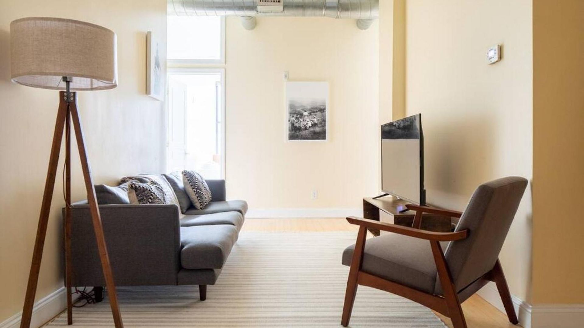 Large Ceilings Centrally Located 4bed 2bath * Boston