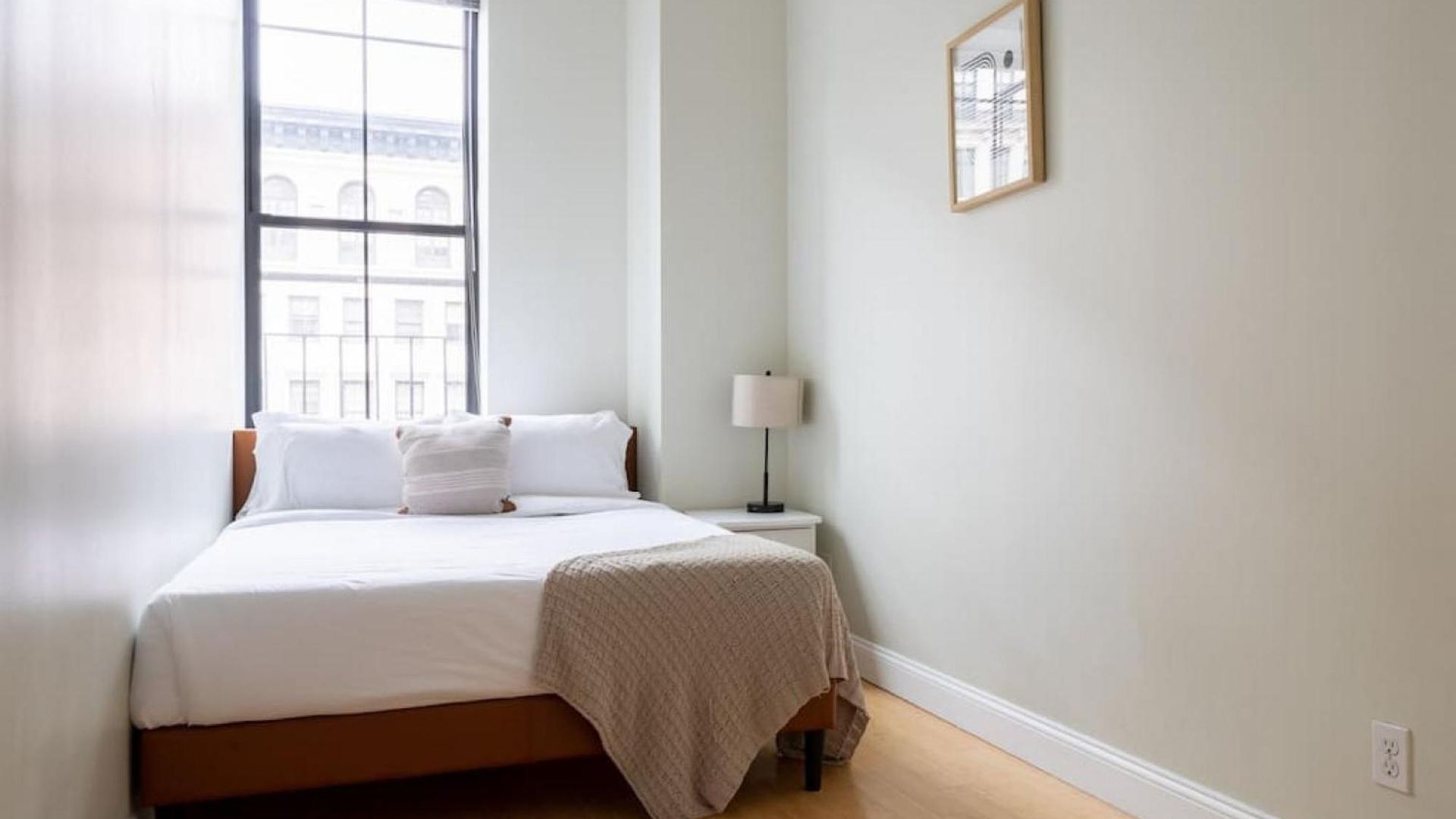 Apartment Large Ceilings Centrally Located 4bed 2bath Boston