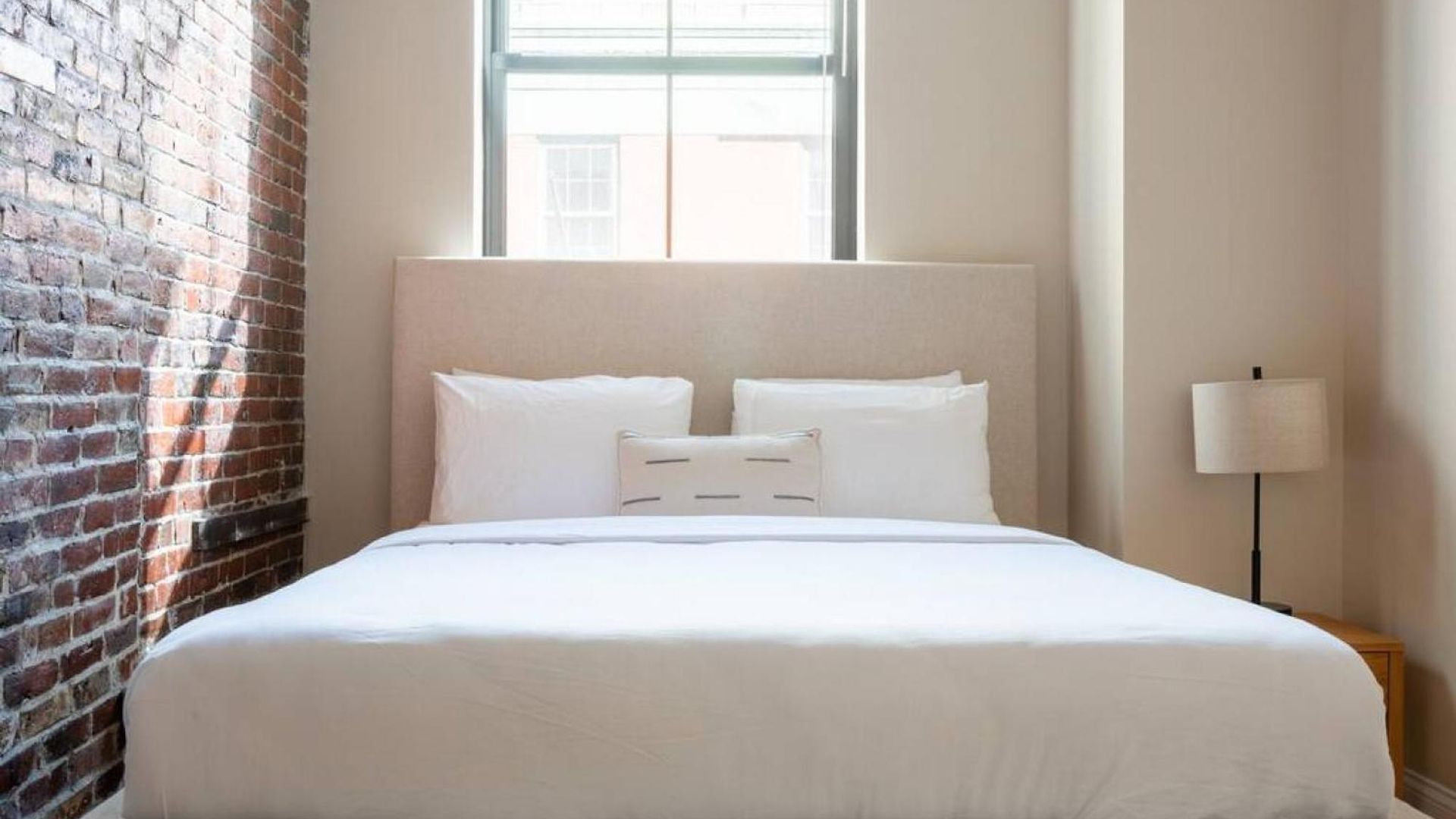 Apartment Beautiful 4br 2br Downtown Xing High Ceilings