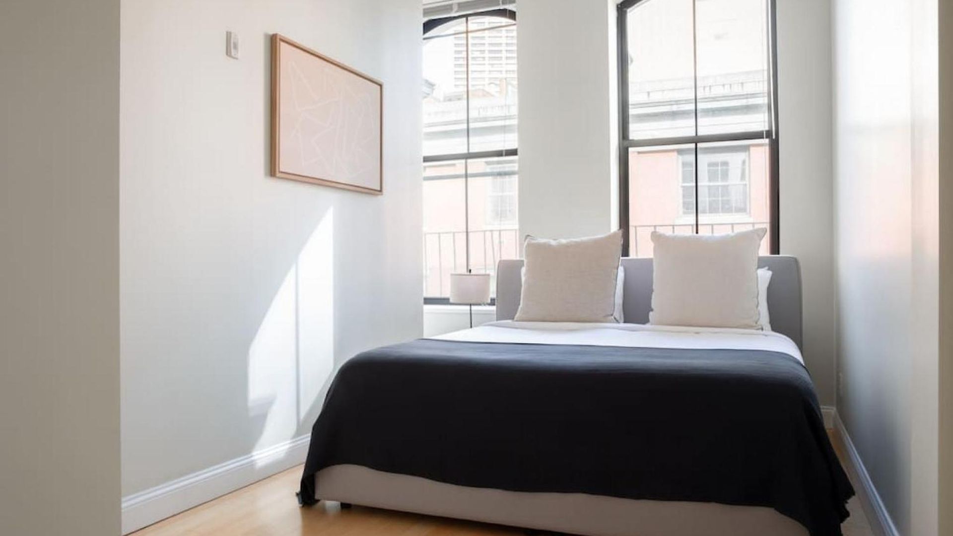 Beautiful 4br 2br Downtown Xing High Ceilings *