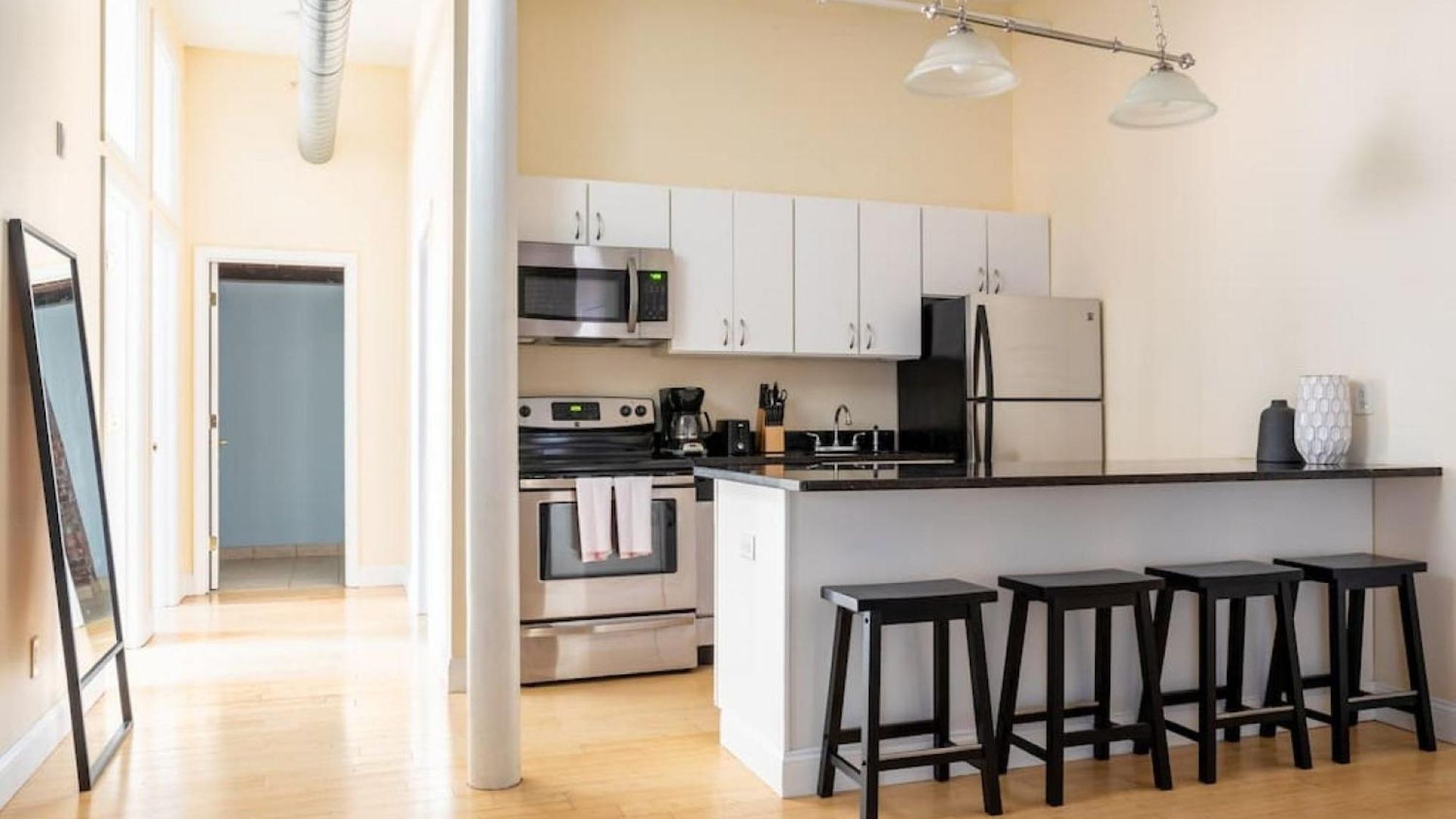Beautiful 4br 2br Downtown Xing High Ceilings Apartment Boston