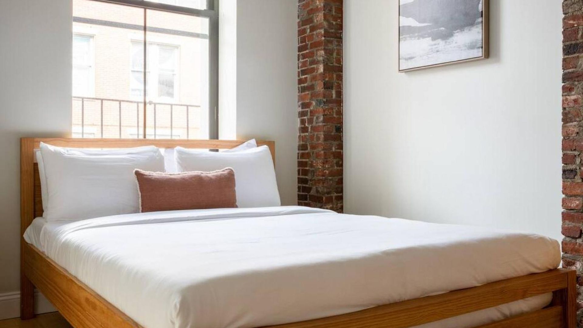 Beautiful 4br 2br Downtown Xing High Ceilings *