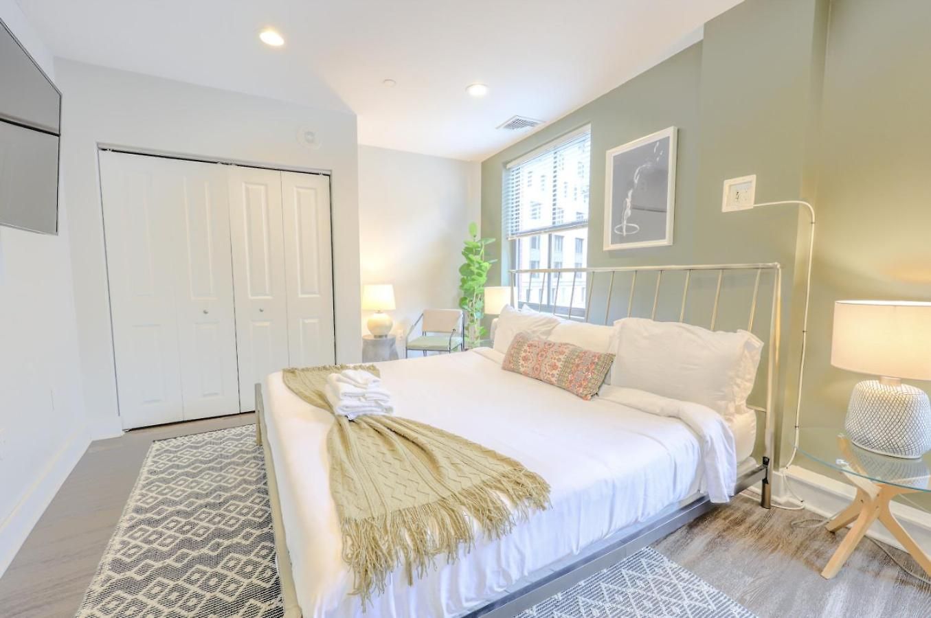 Sleek Fidi Close To Public Transit Apartment Boston