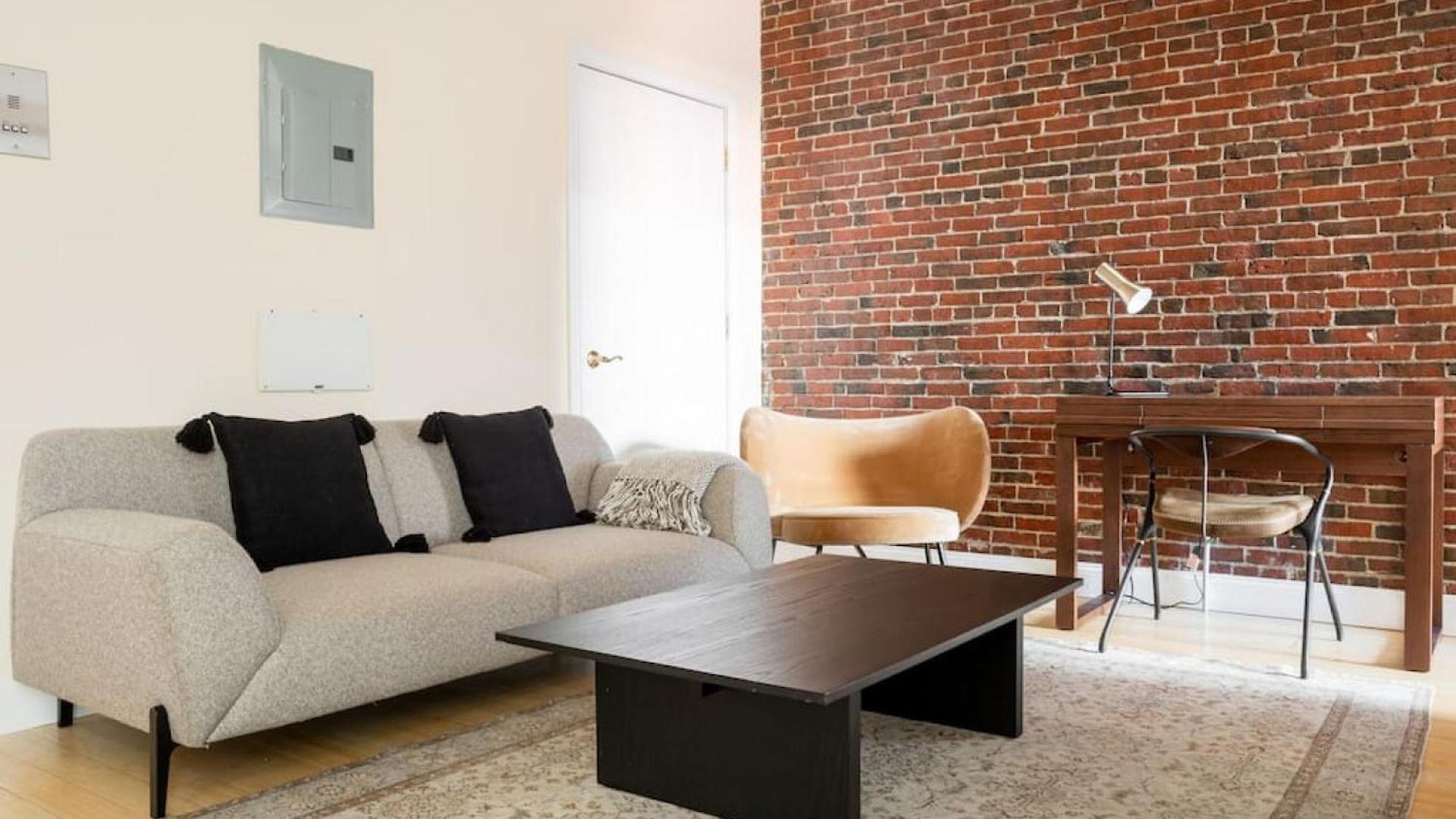 Beautiful 4br 2br Downtown Xing High Ceilings