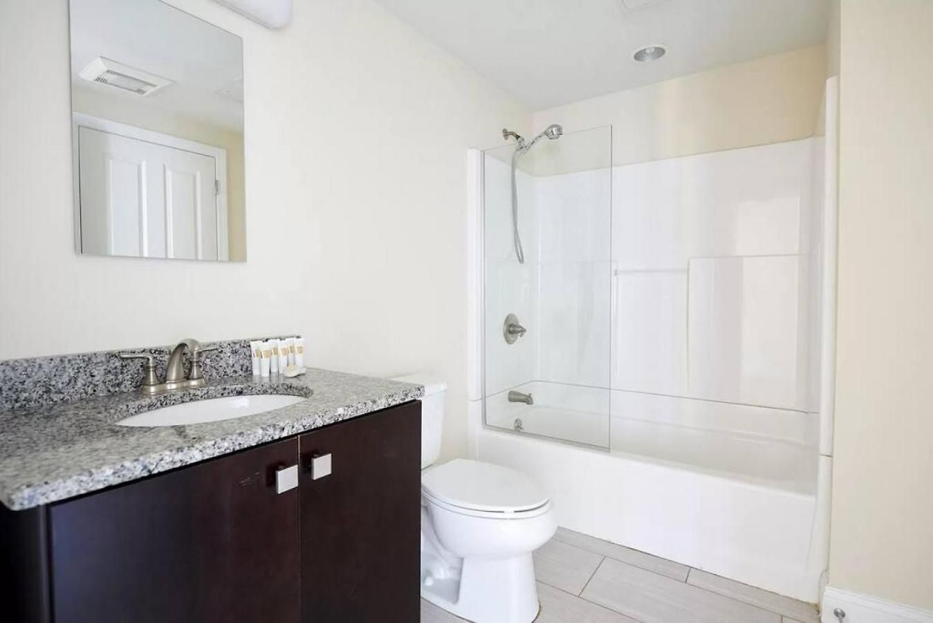 Spacious 2br Fidi District Centrally Located *