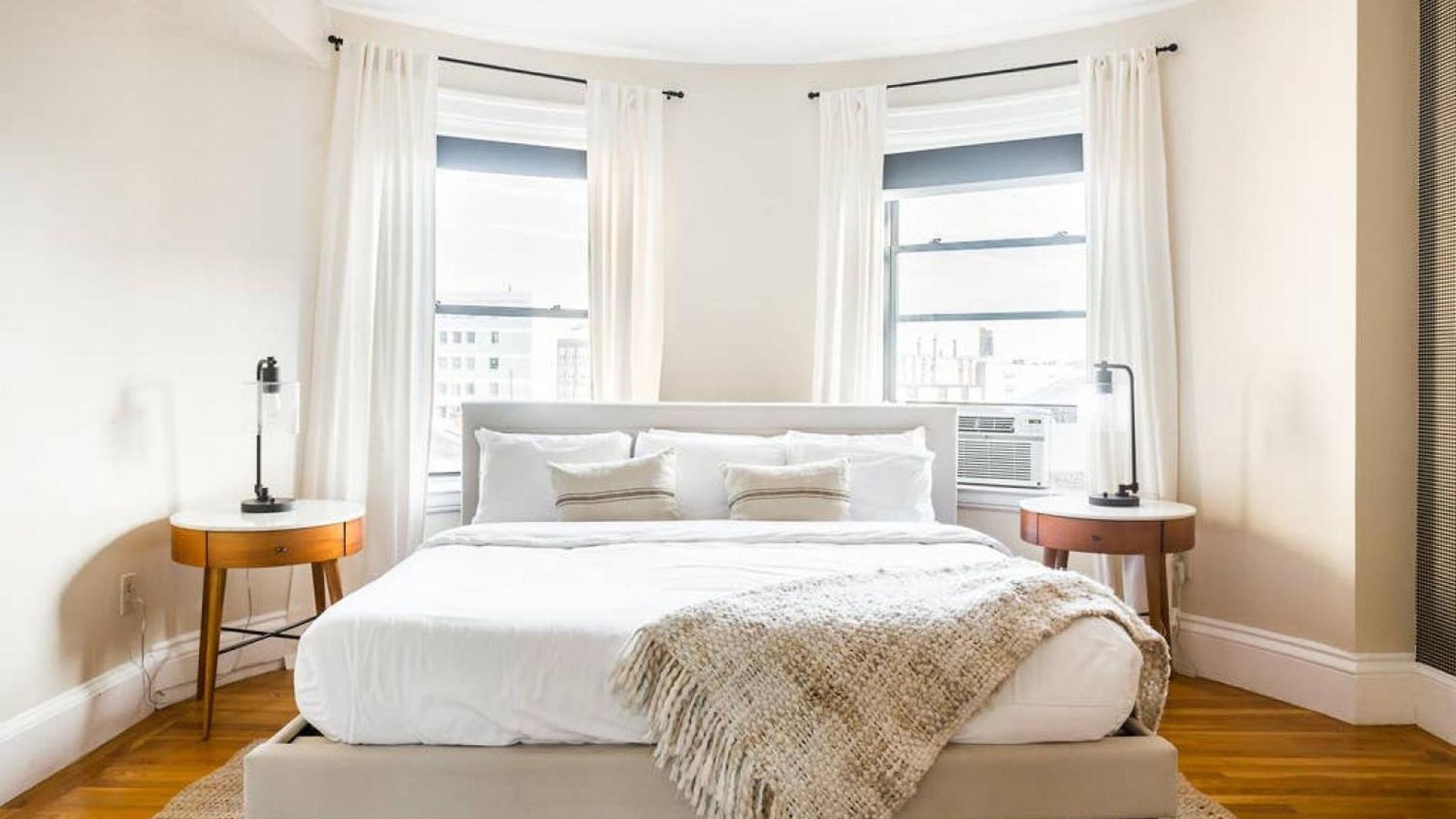 Luxury 4br 3ba In Fenway W Epic Roof Deck Apartment *